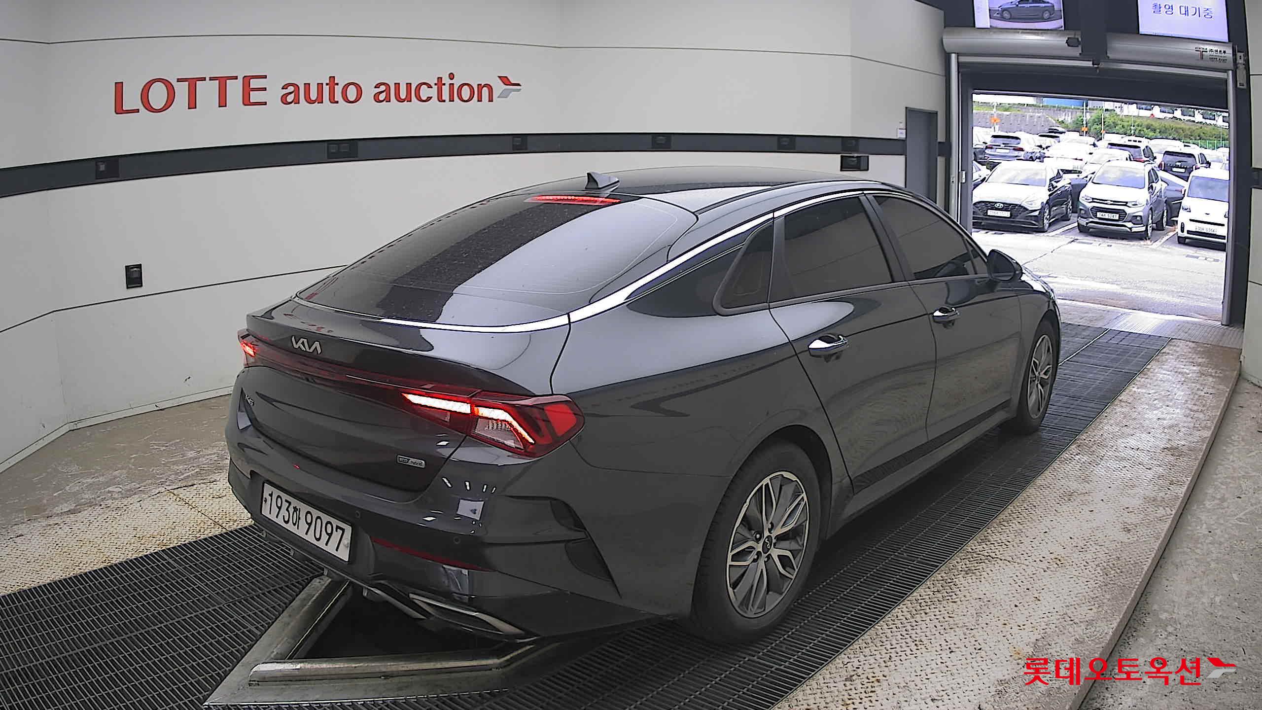 2022 - kia k5