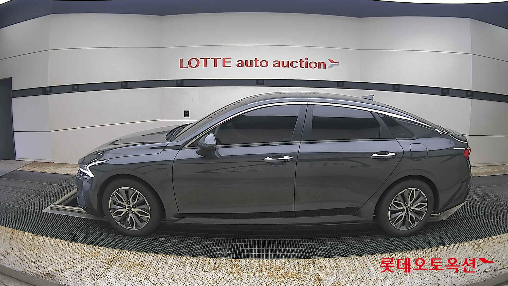 2022 - kia k5