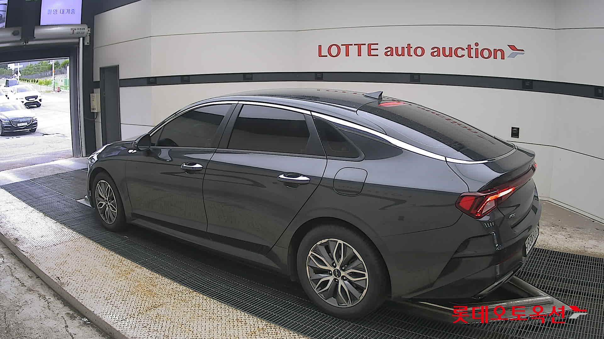 2022 - kia k5