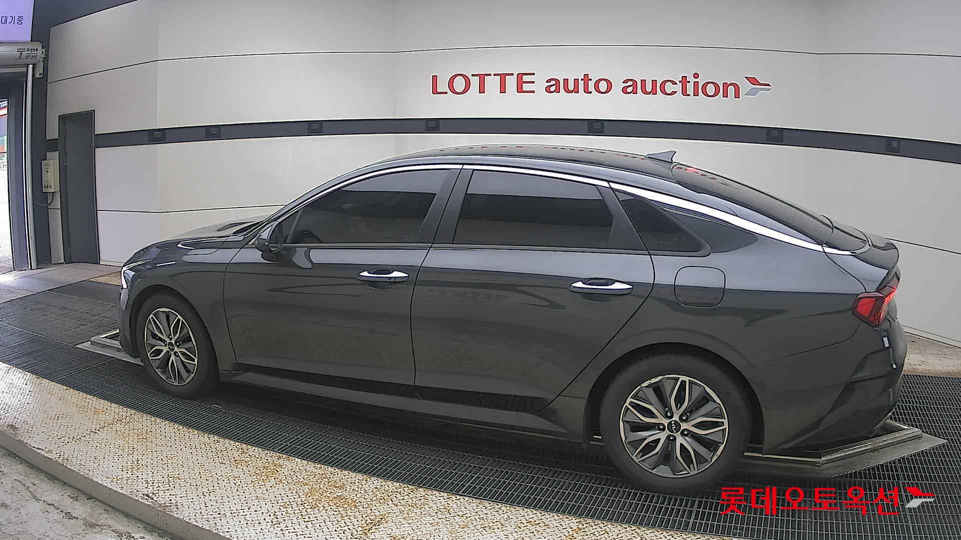 2022 - kia k5
