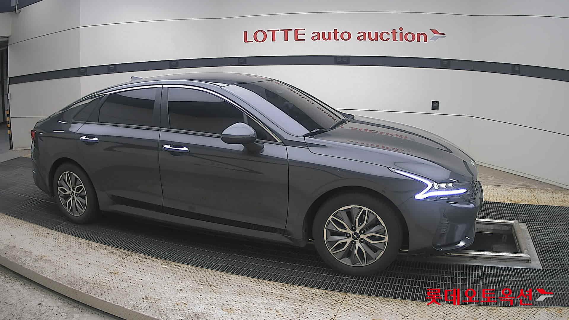 2022 - kia k5