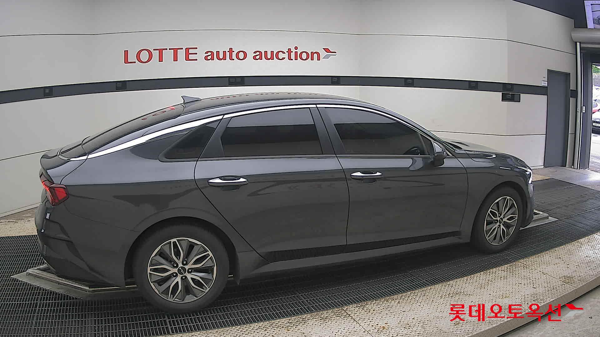 2022 - kia k5