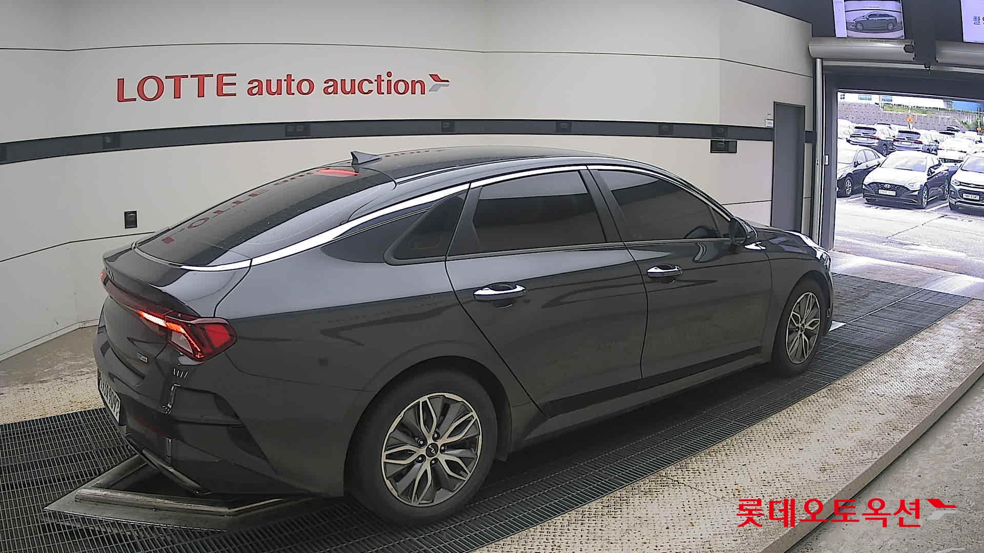 2022 - kia k5