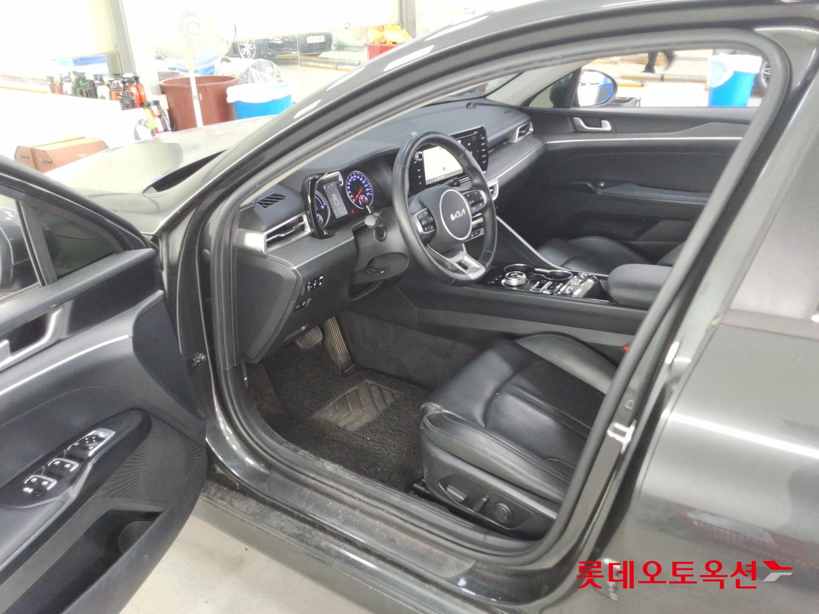 2022 - kia k5