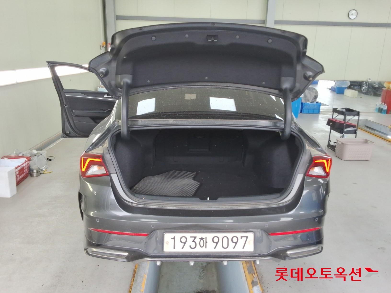 2022 - kia k5