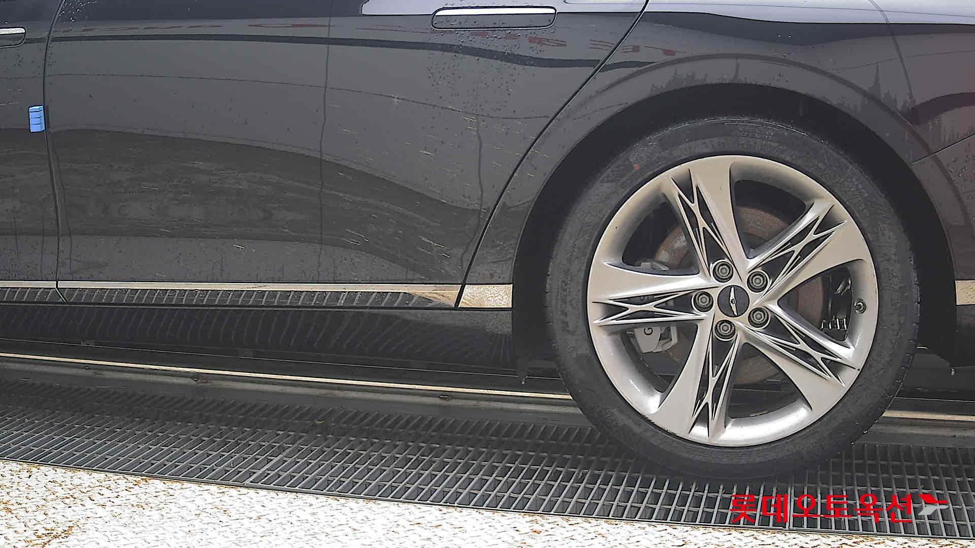 2022 - genesis g90