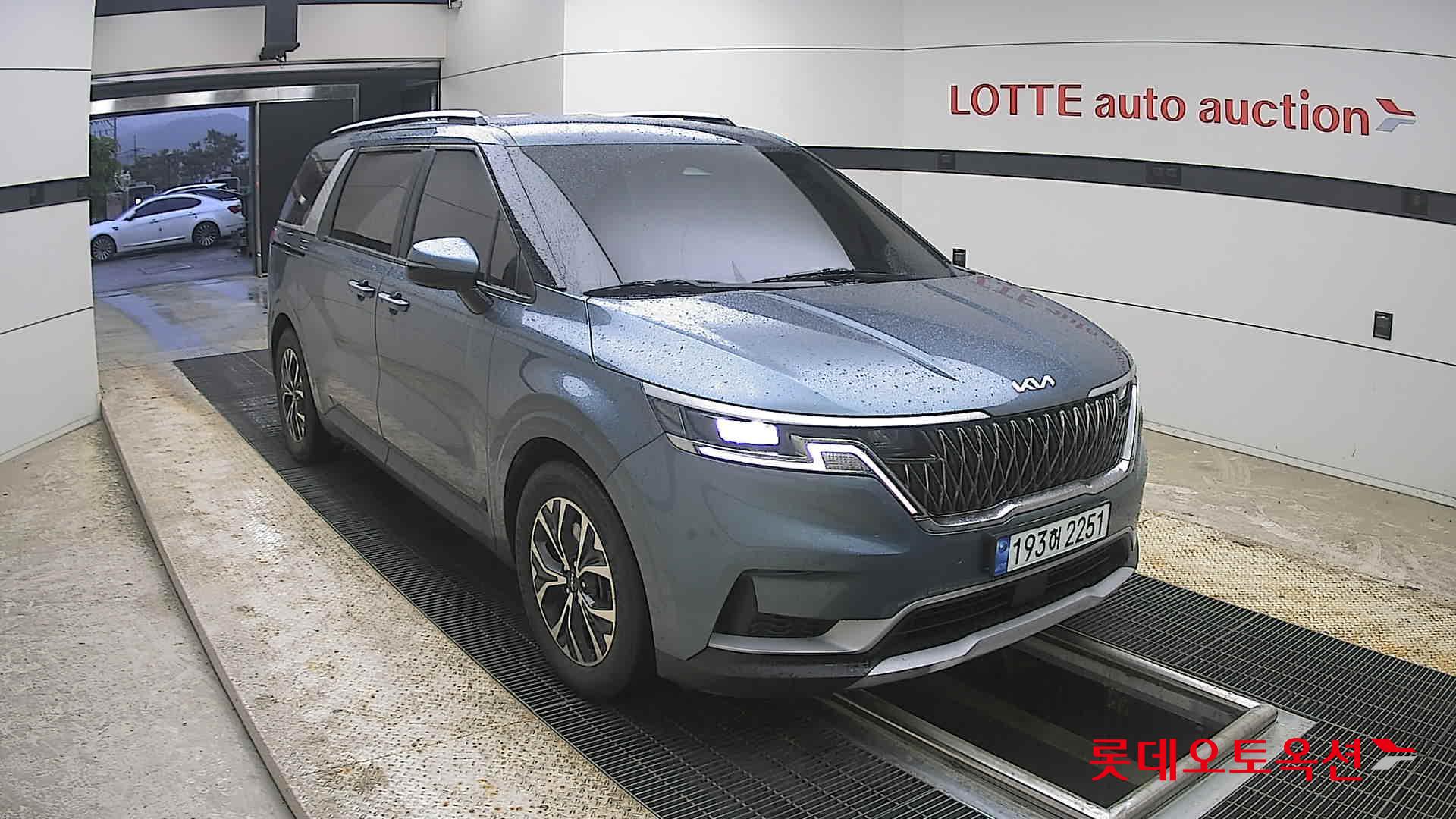 Kia Carnival - 6