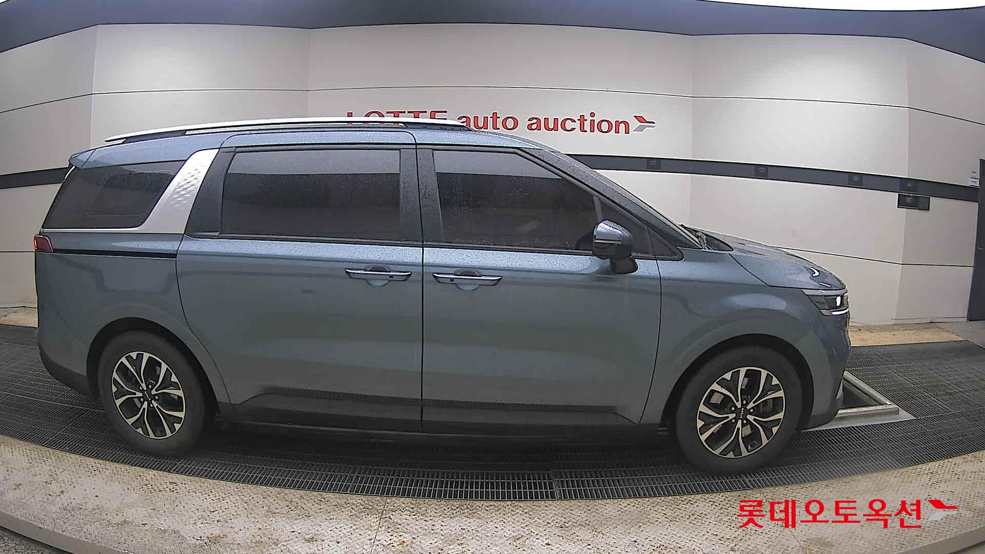 Kia Carnival - 21