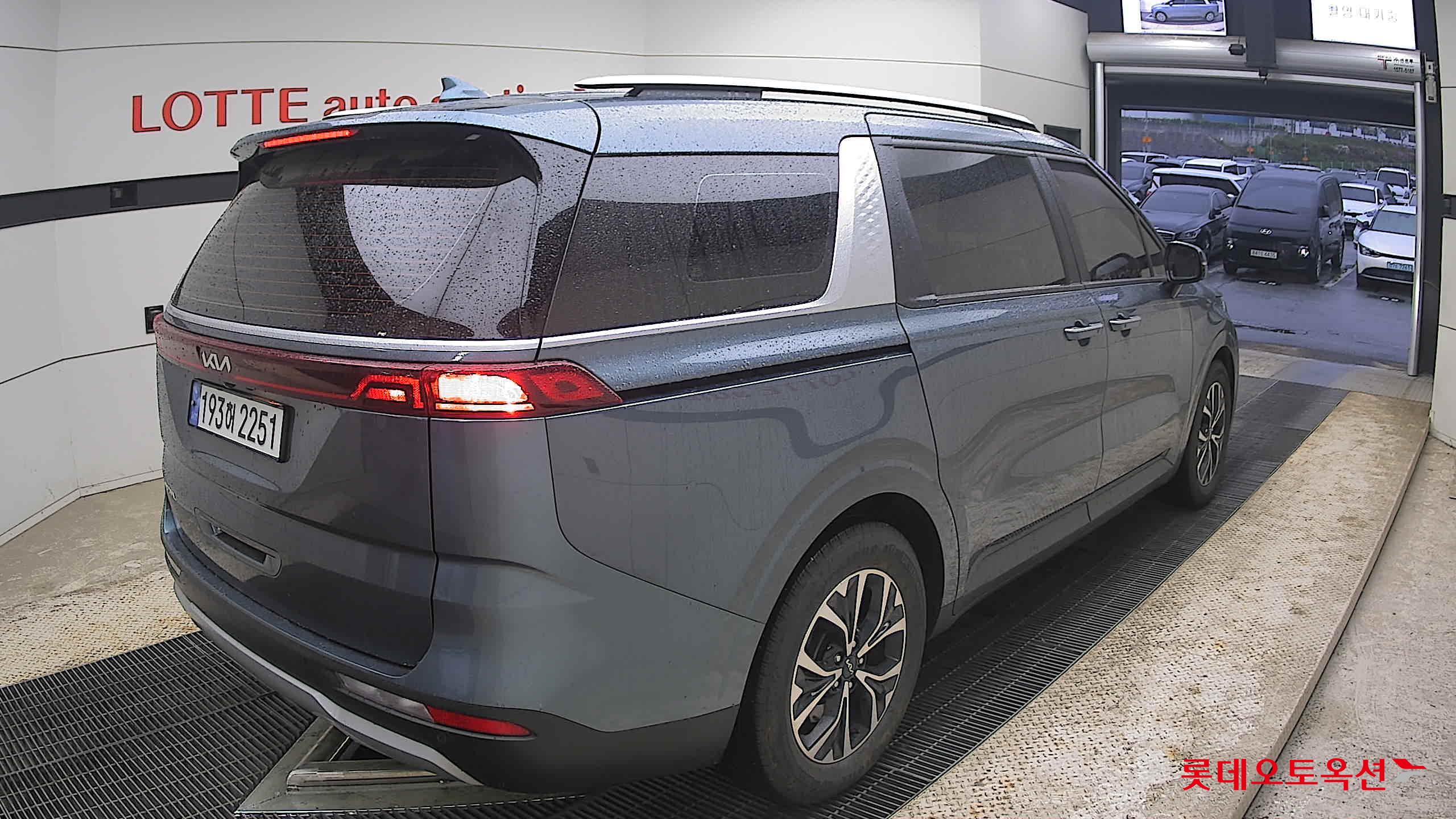Kia Carnival - 5
