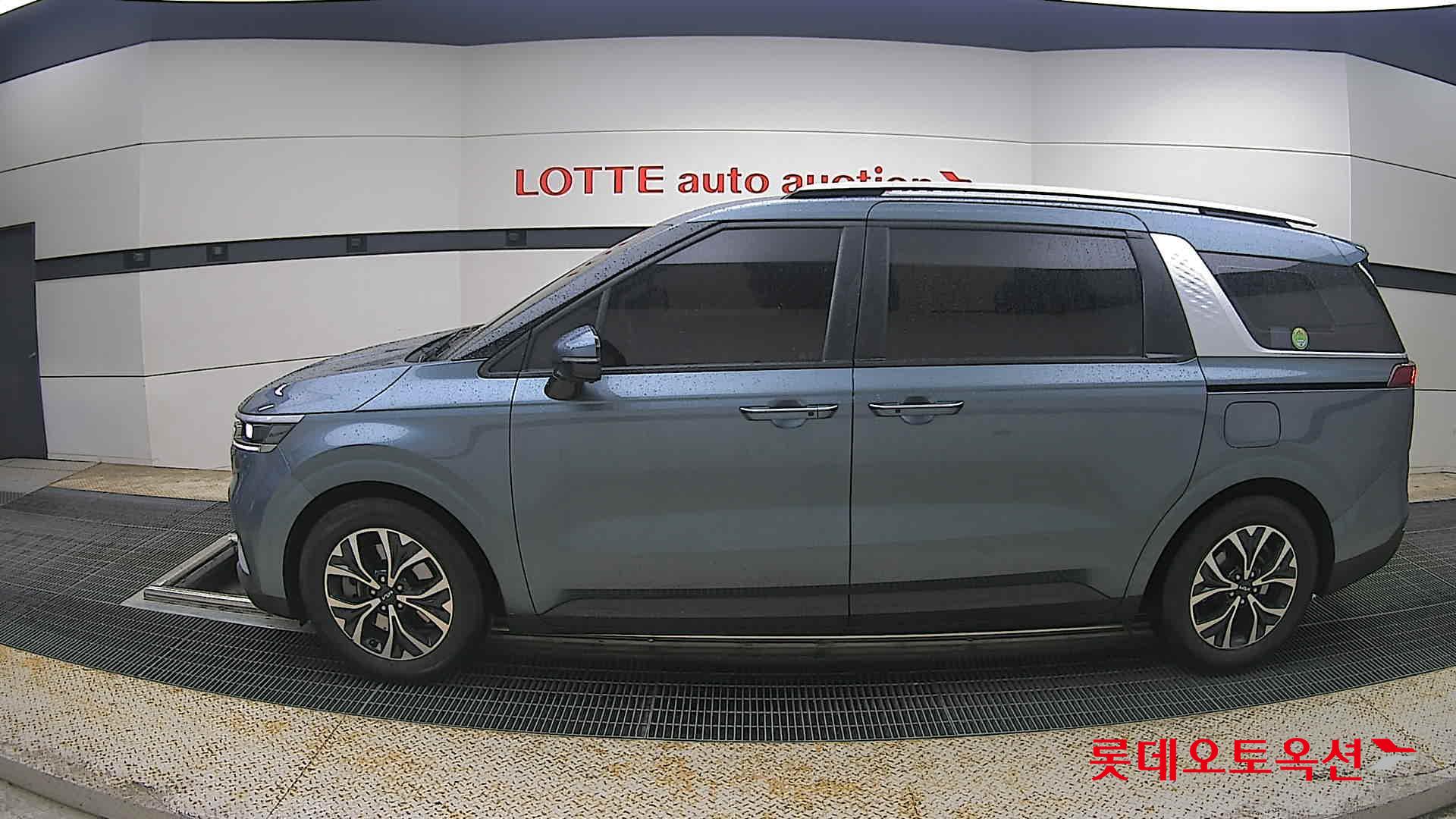 Kia Carnival - 13