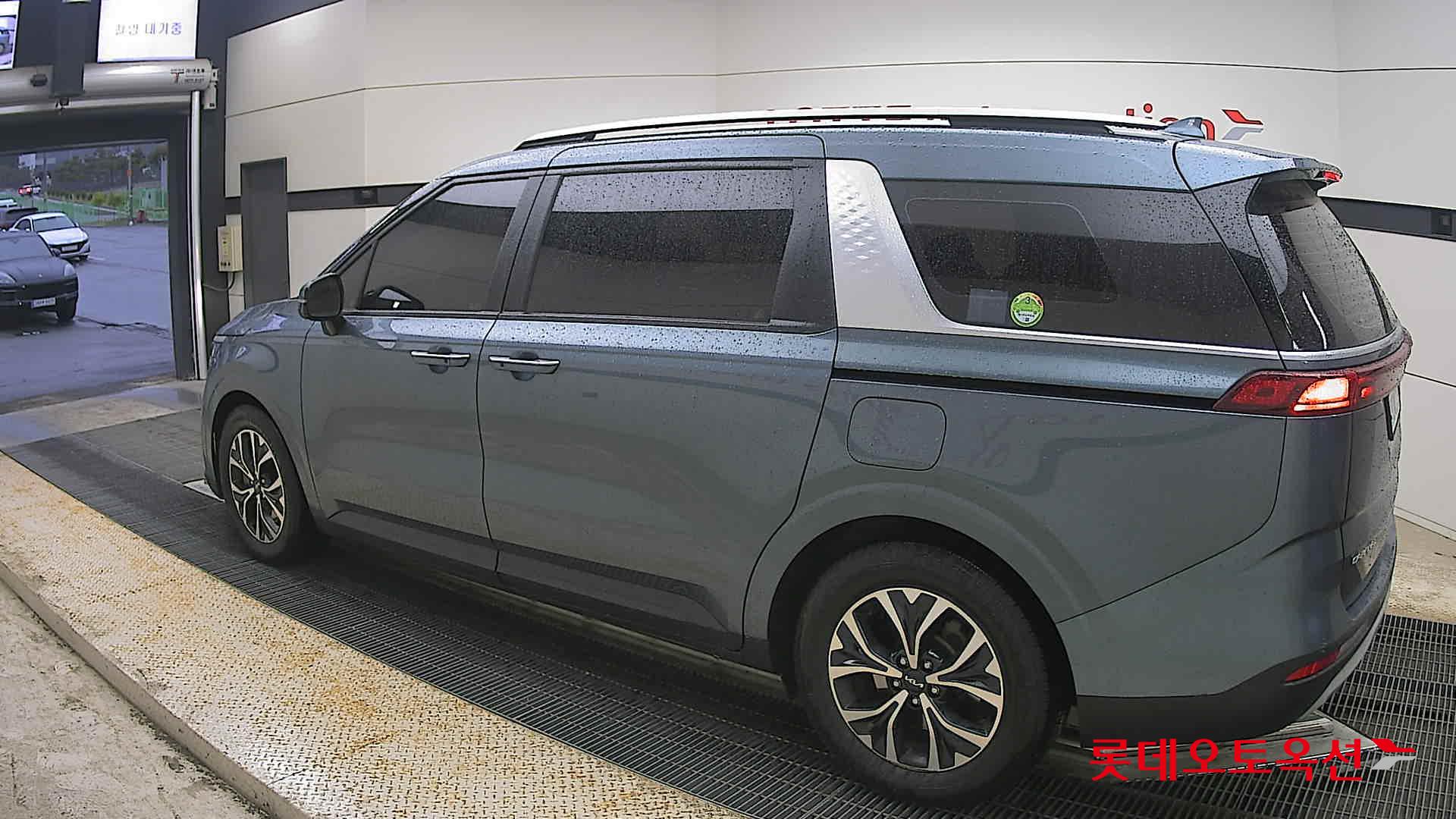Kia Carnival - 15