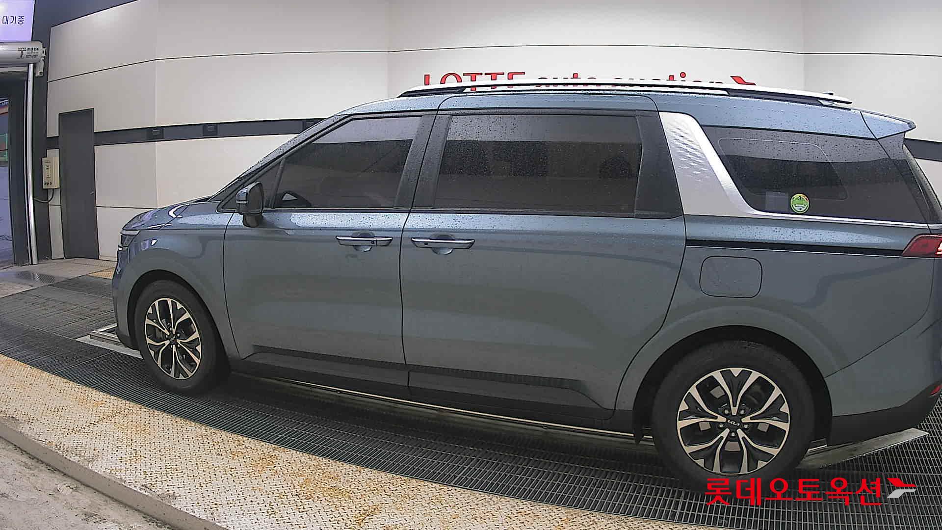 Kia Carnival - 14