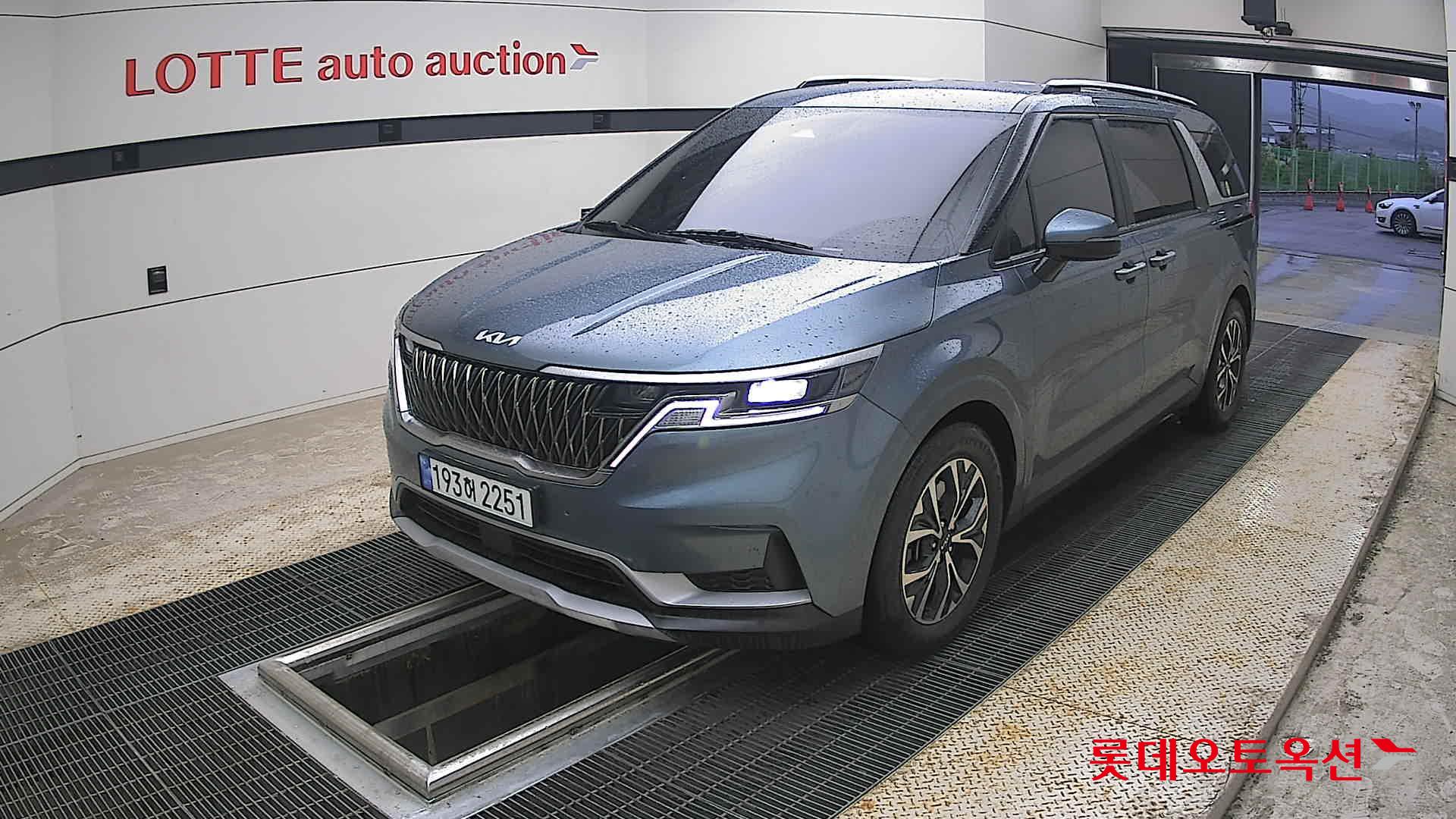 Kia Carnival - 3