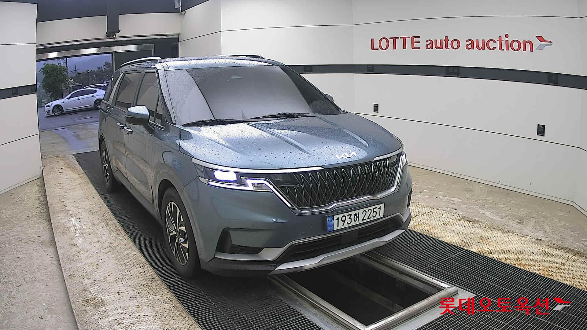 Kia Carnival - 24