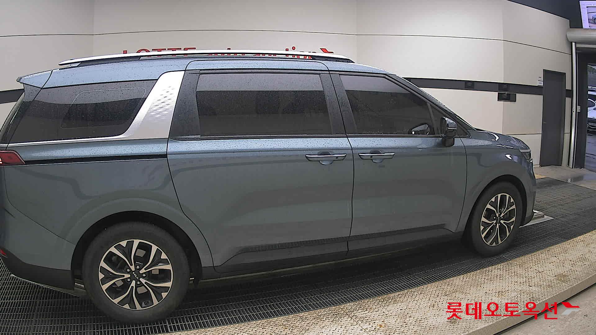 Kia Carnival - 20