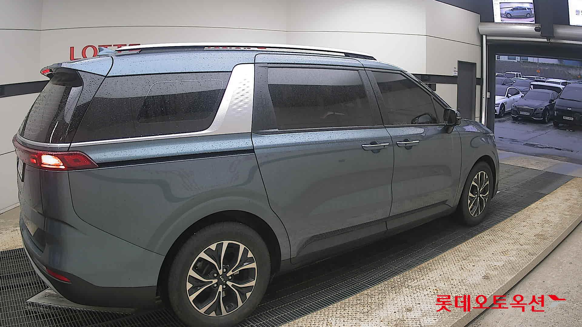 Kia Carnival - 19