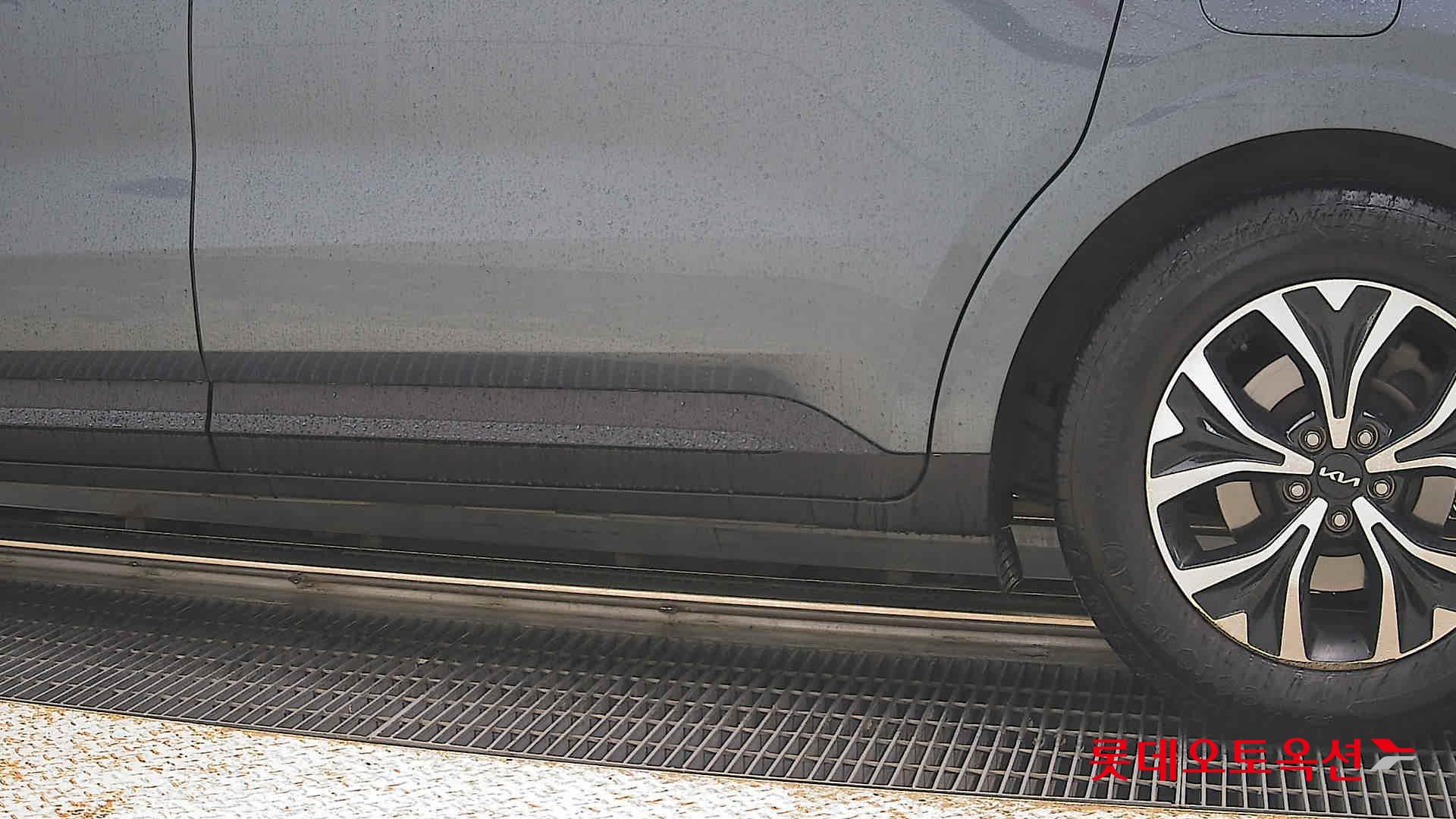Kia Carnival - 26