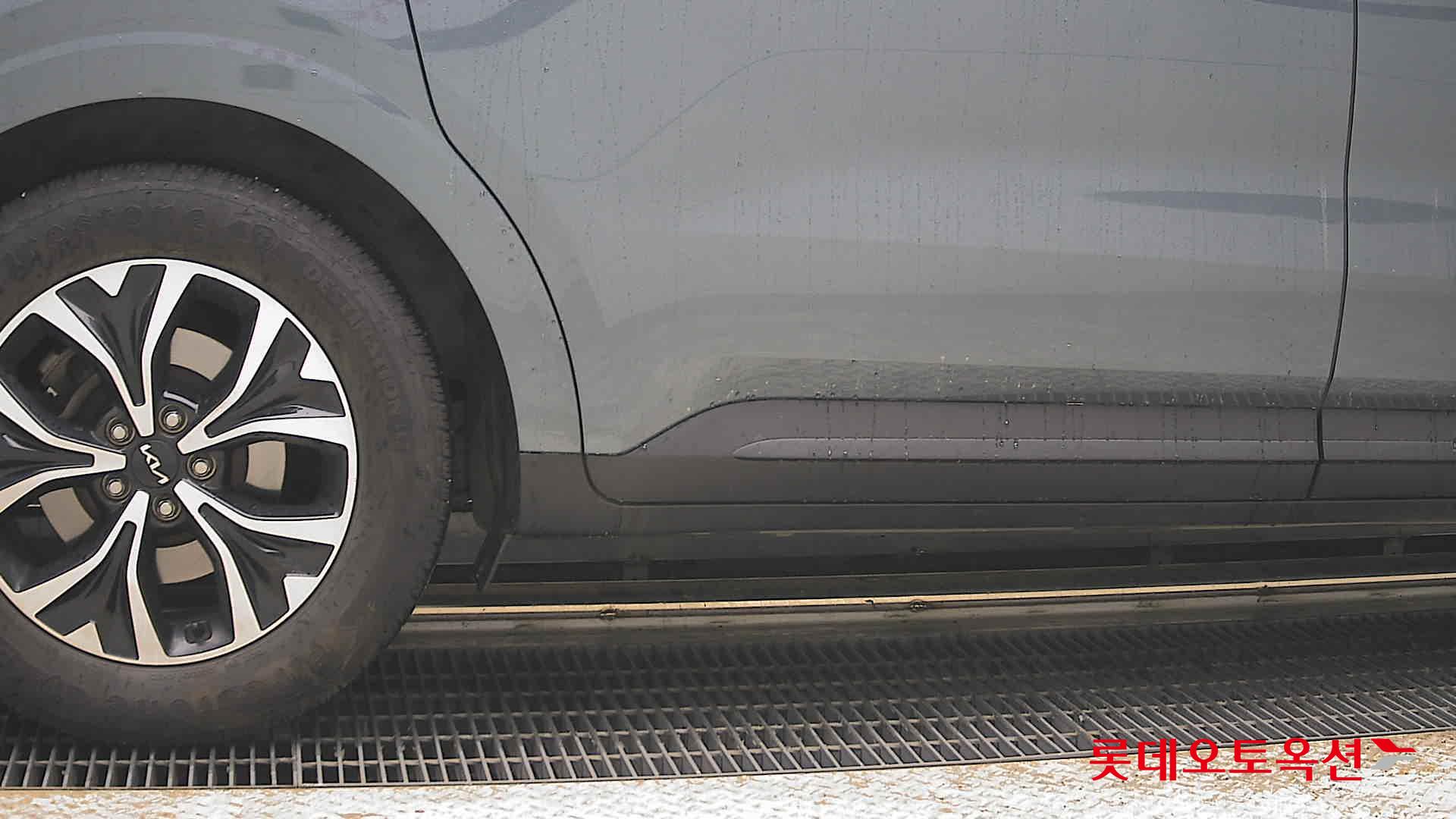 Kia Carnival - 28