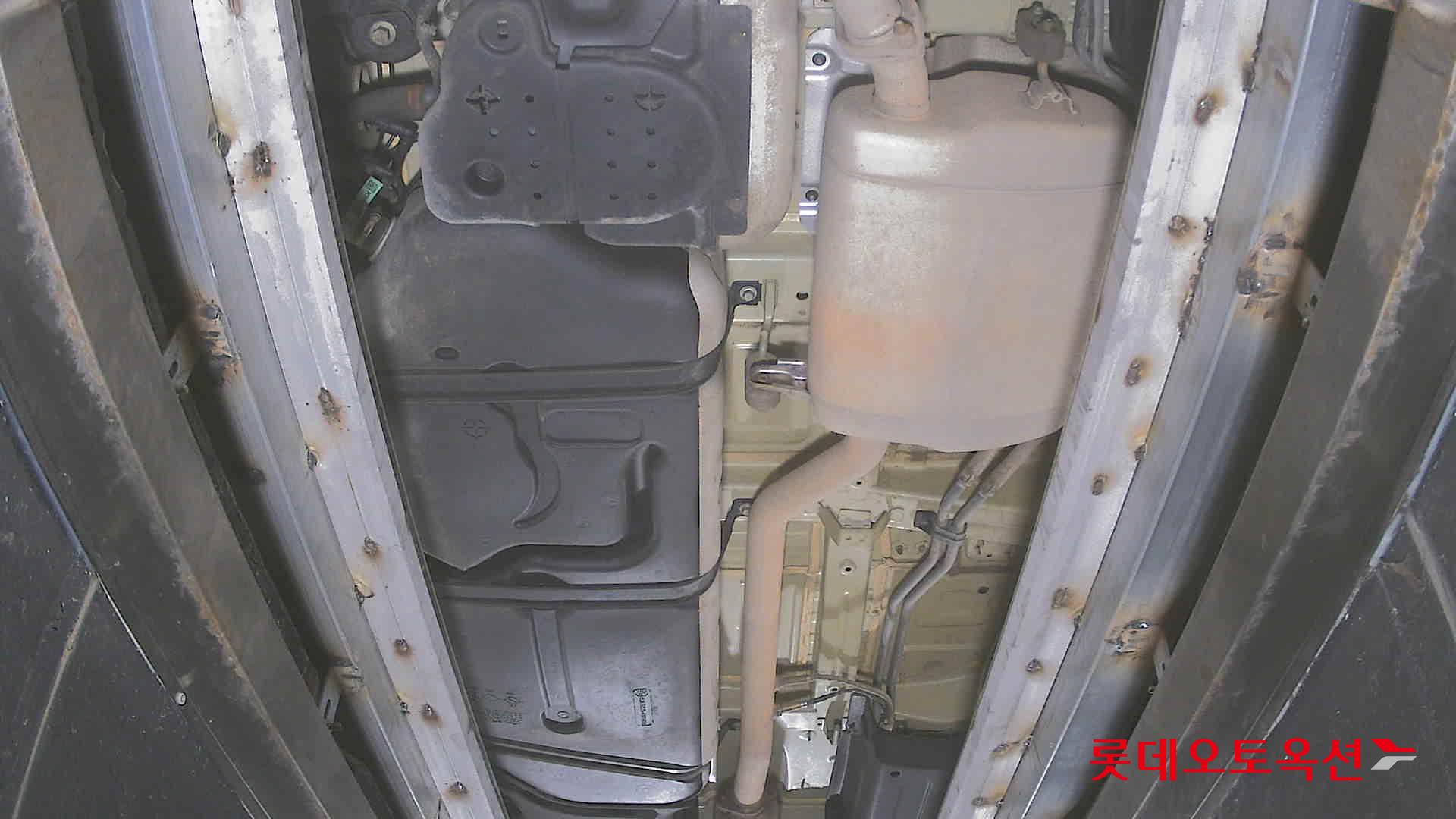 Kia Carnival - 2