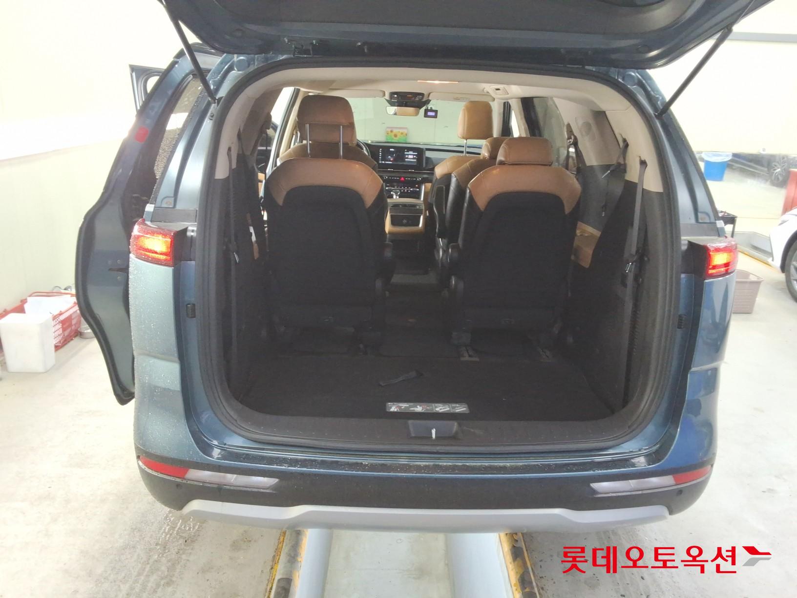 Kia Carnival - 9