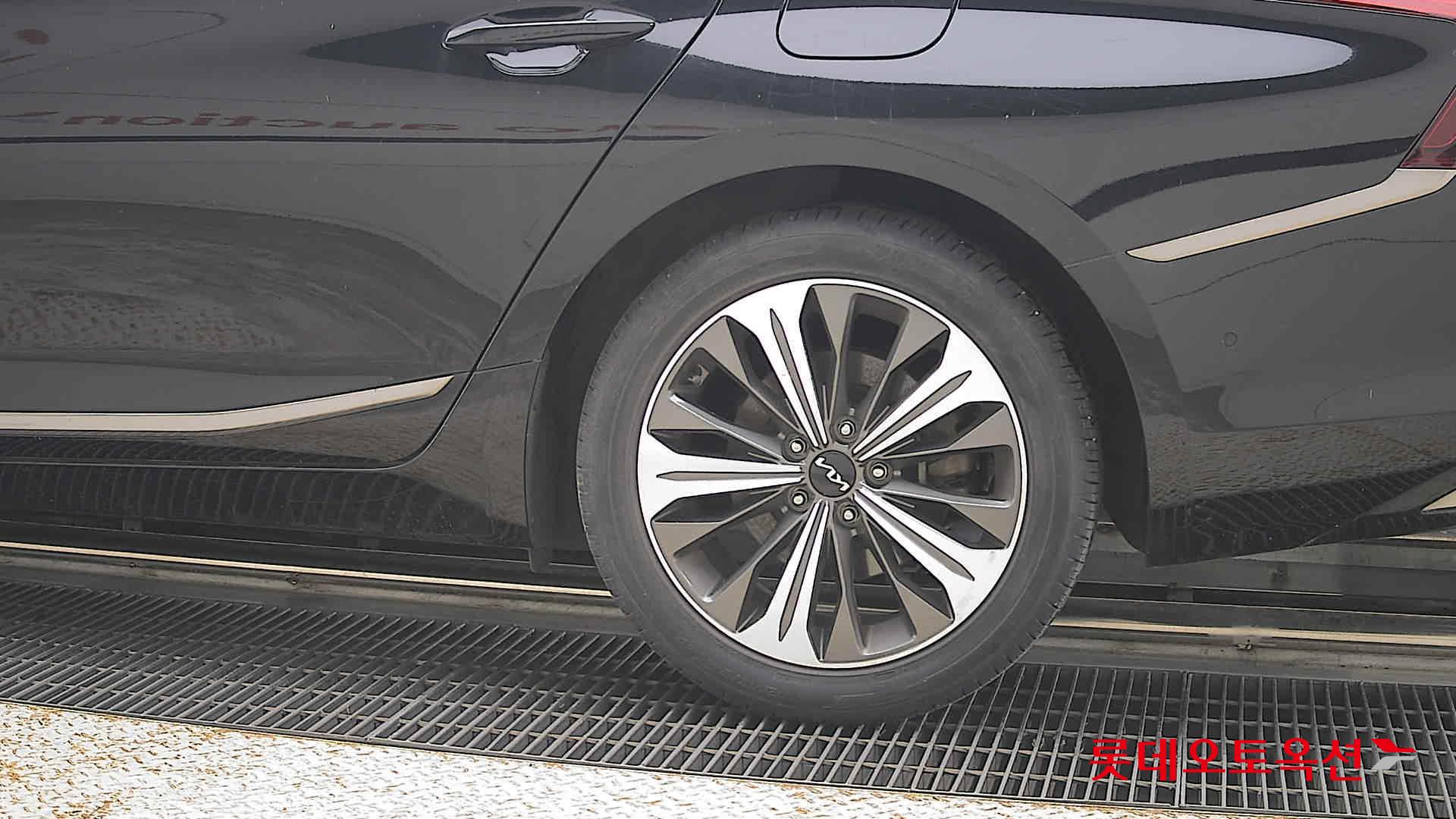 2023 - kia k8