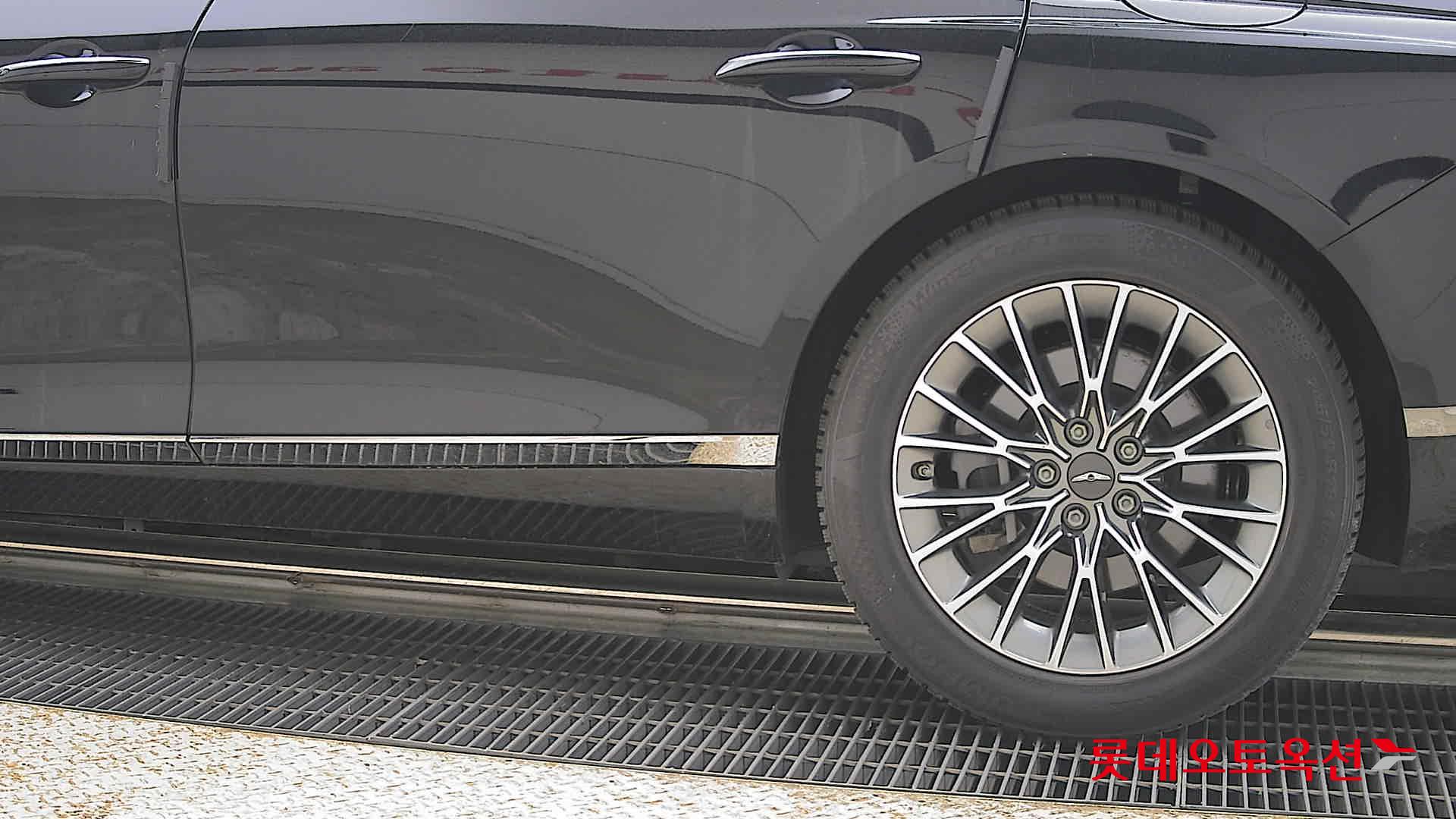 Genesis G80 - 26