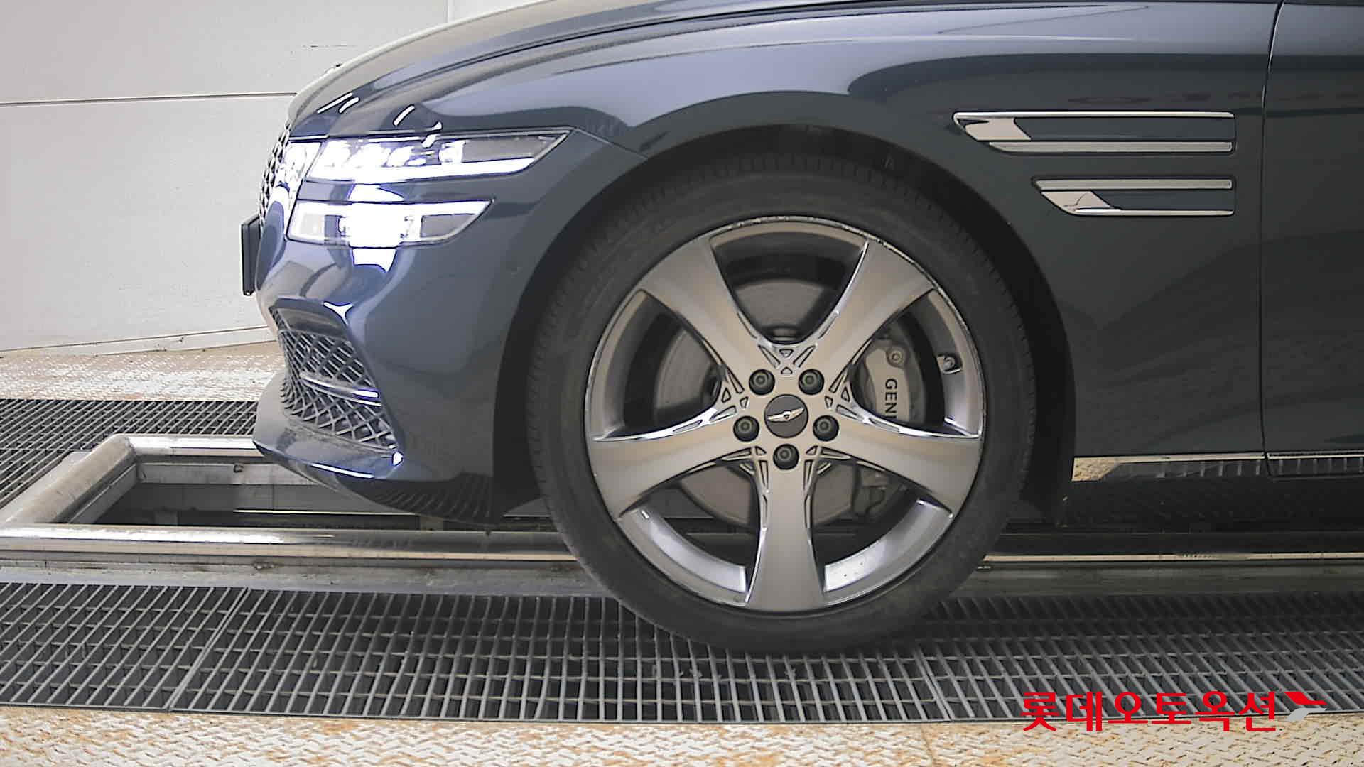 Genesis G80 - 25