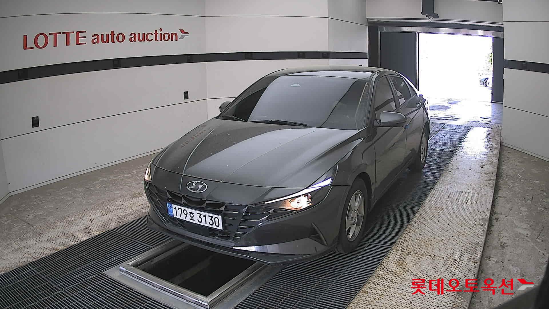 Hyundai Elantra 2022 - Image 10