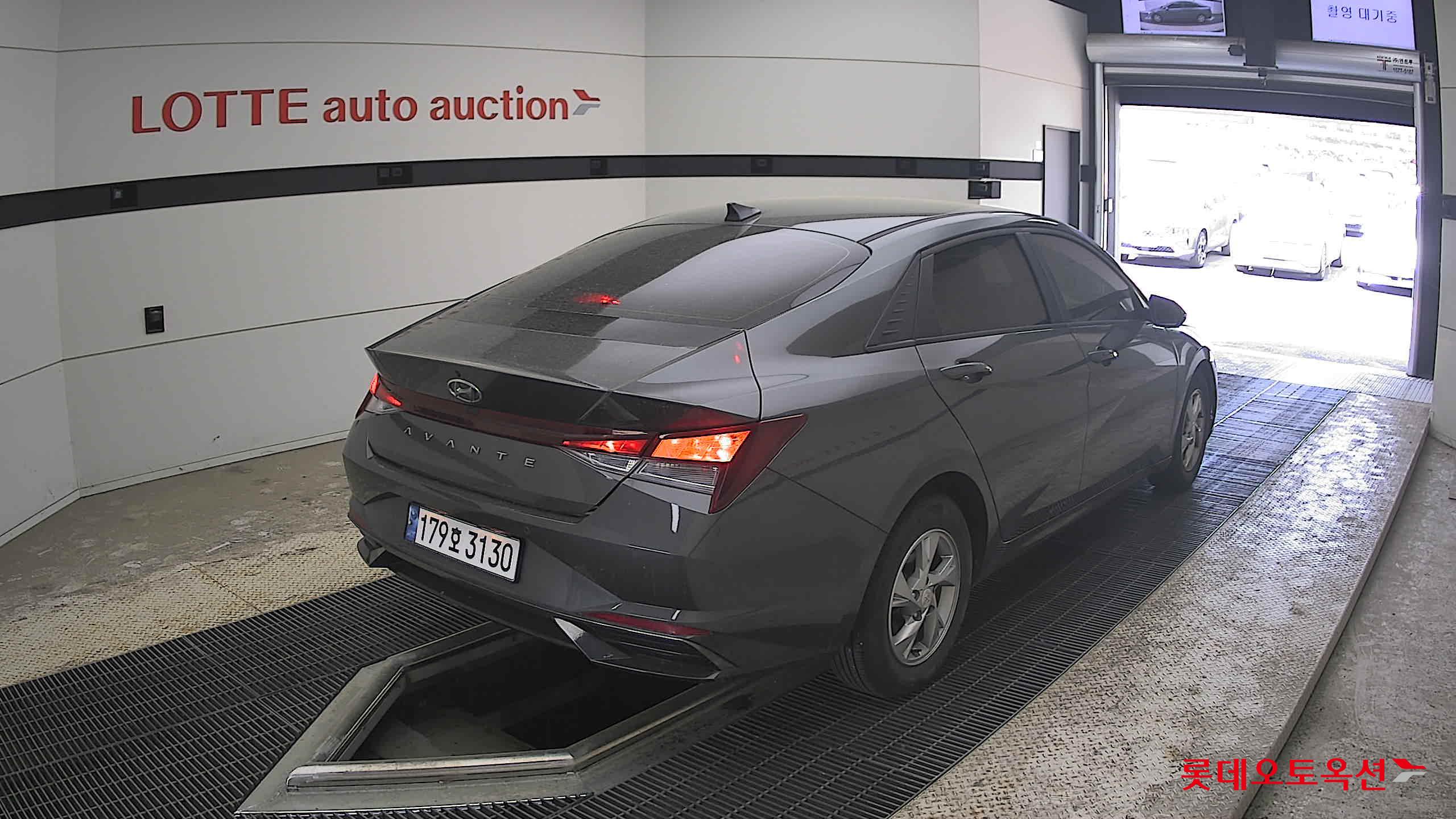 Hyundai Elantra 2022 - Image 5