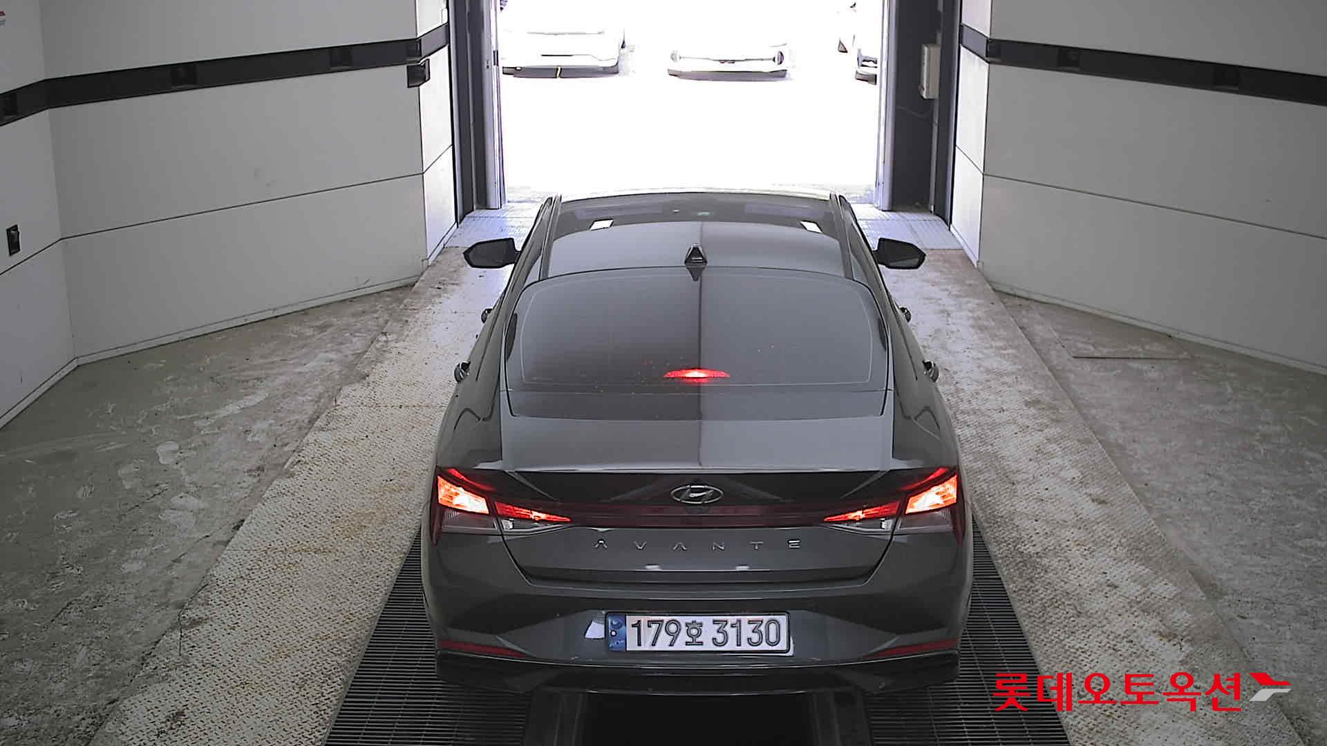 Hyundai Elantra 2022 - Image 17