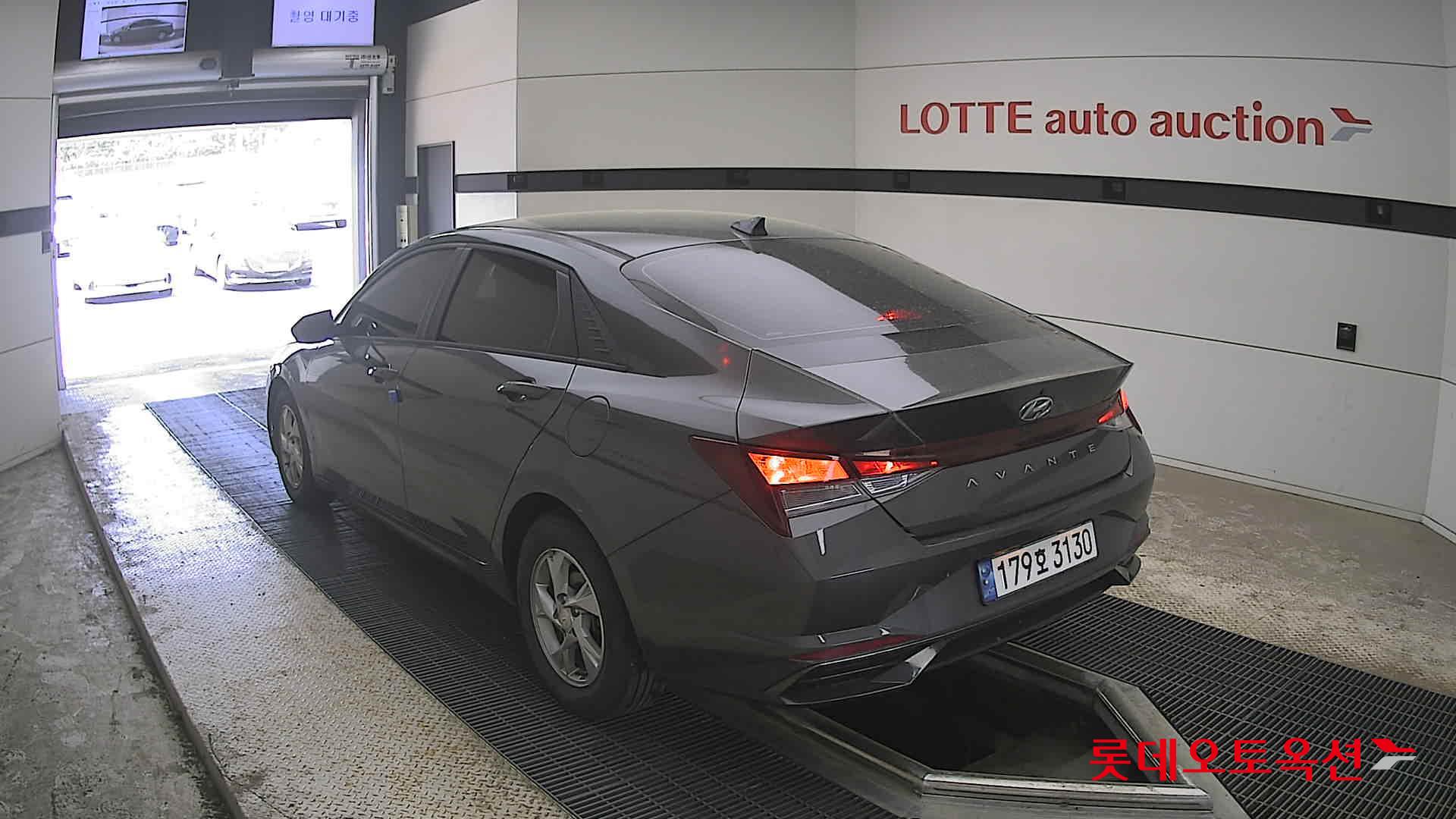 Hyundai Elantra 2022 - Image 4