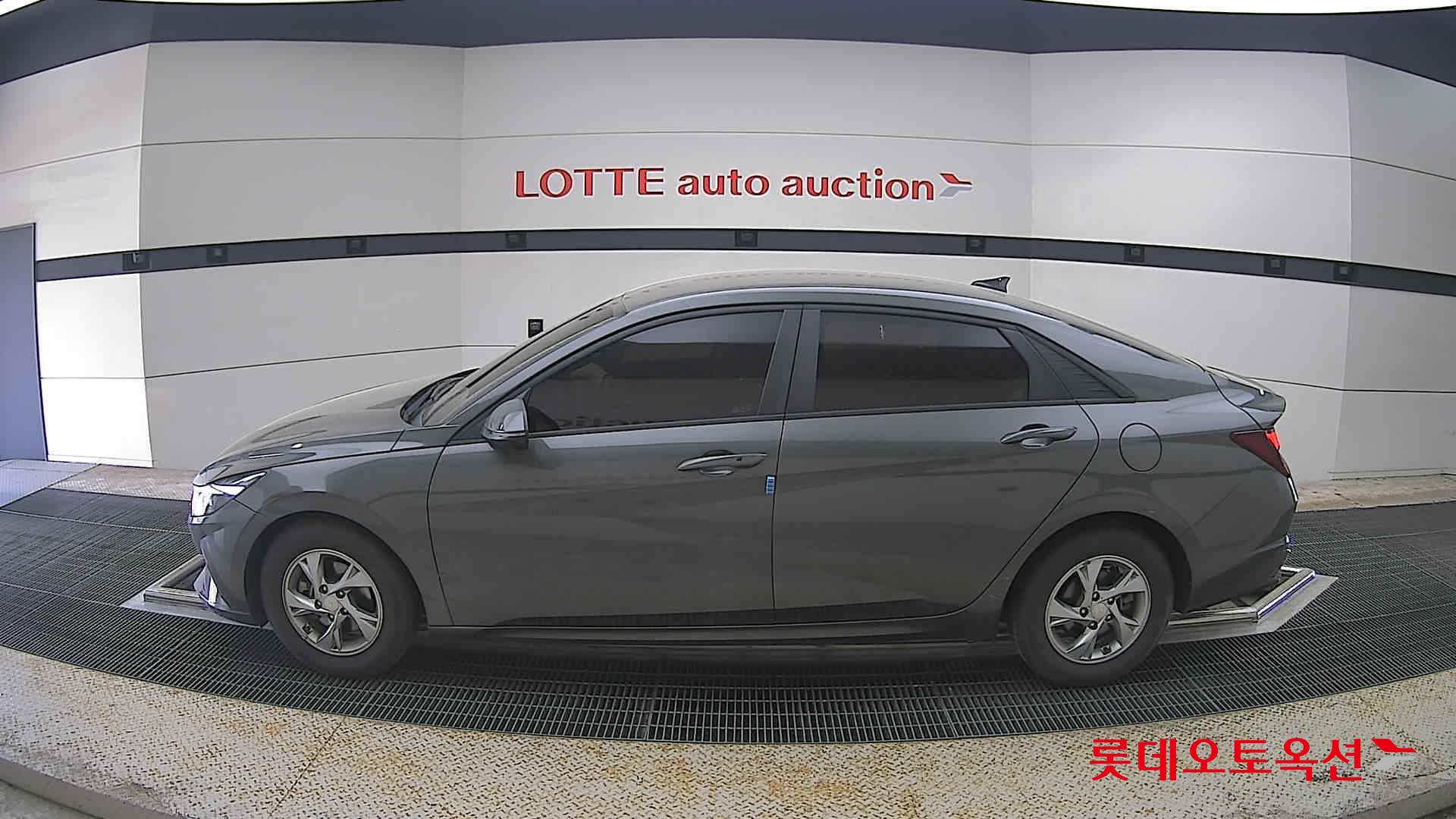 Hyundai Elantra 2022 - Image 13