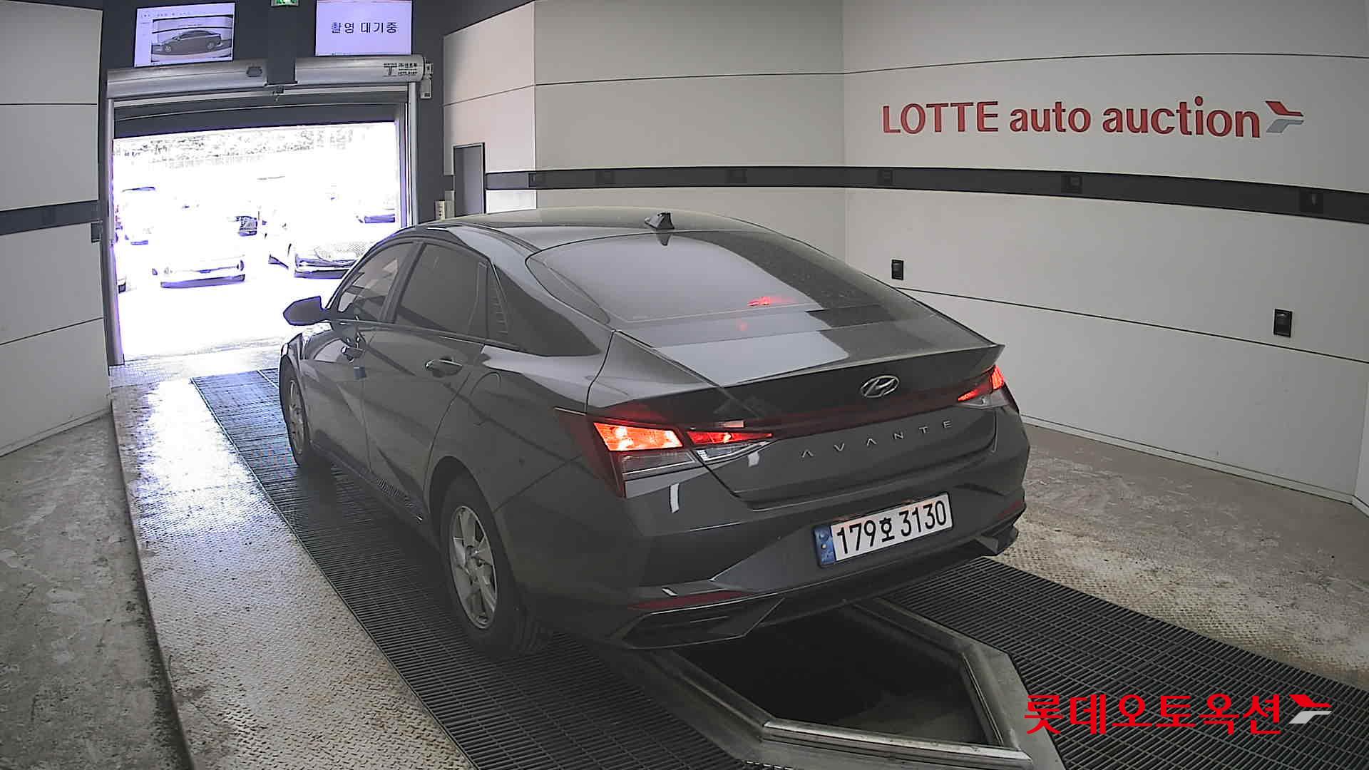 Hyundai Elantra 2022 - Image 16