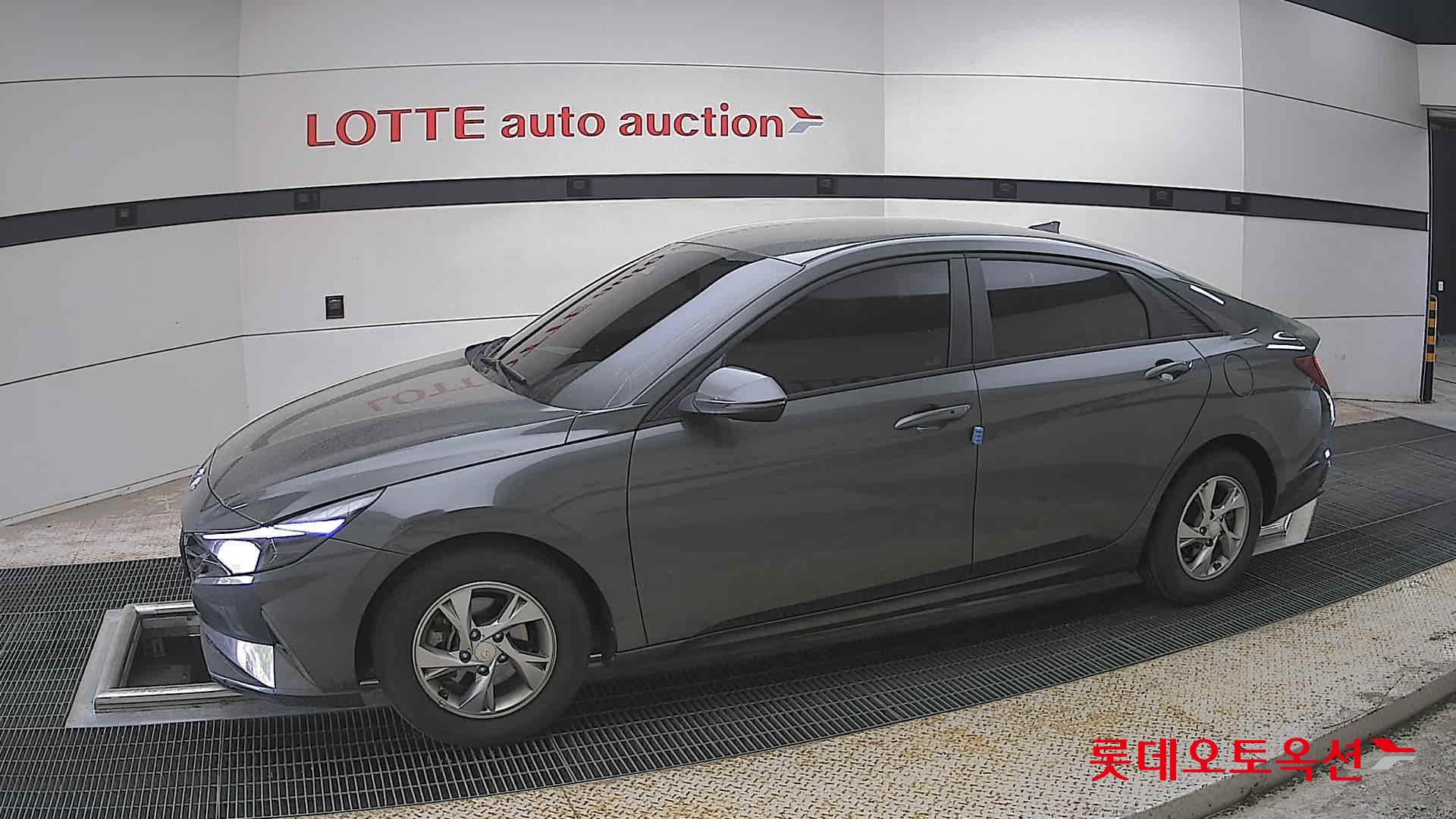 Hyundai Elantra 2022 - Image 12
