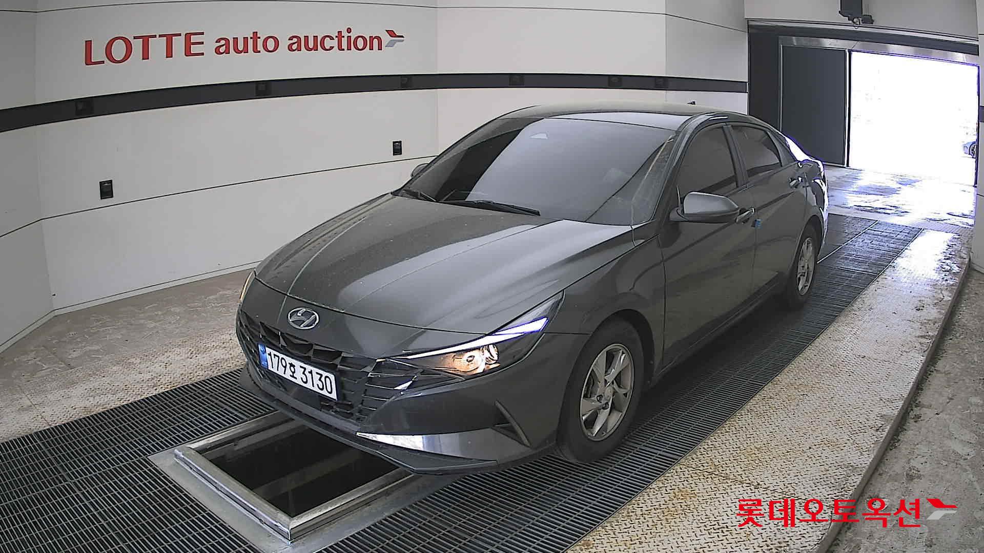 Hyundai Elantra 2022 - Image 3