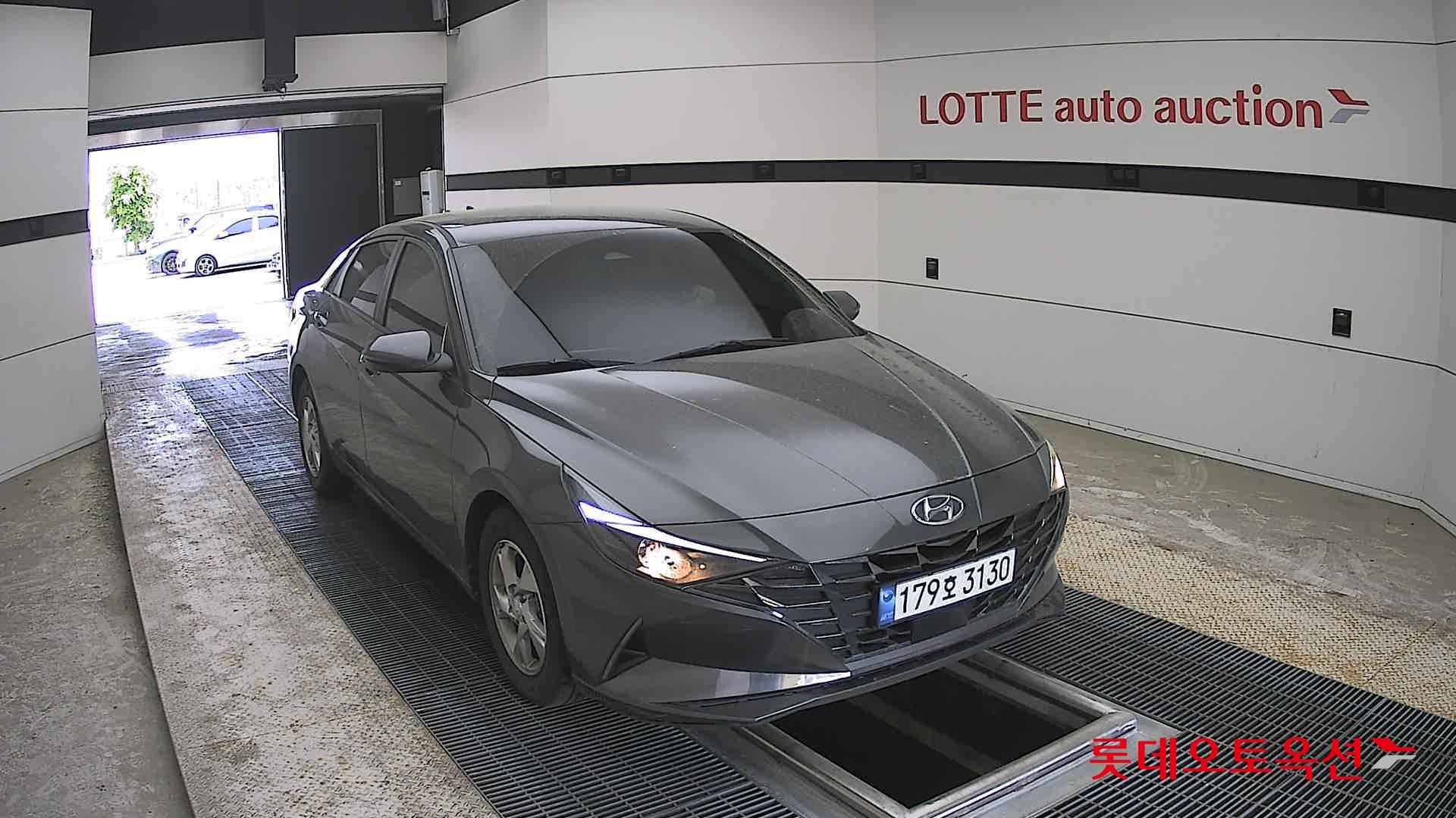 Hyundai Elantra 2022 - Image 24