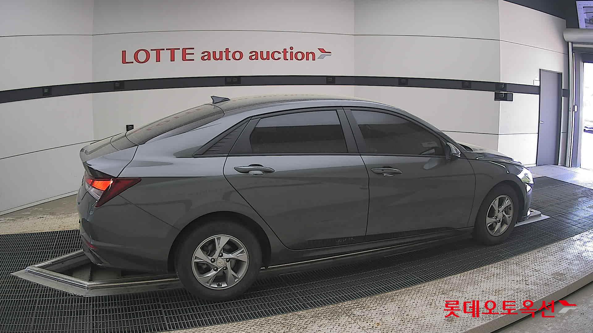 Hyundai Elantra 2022 - Image 20