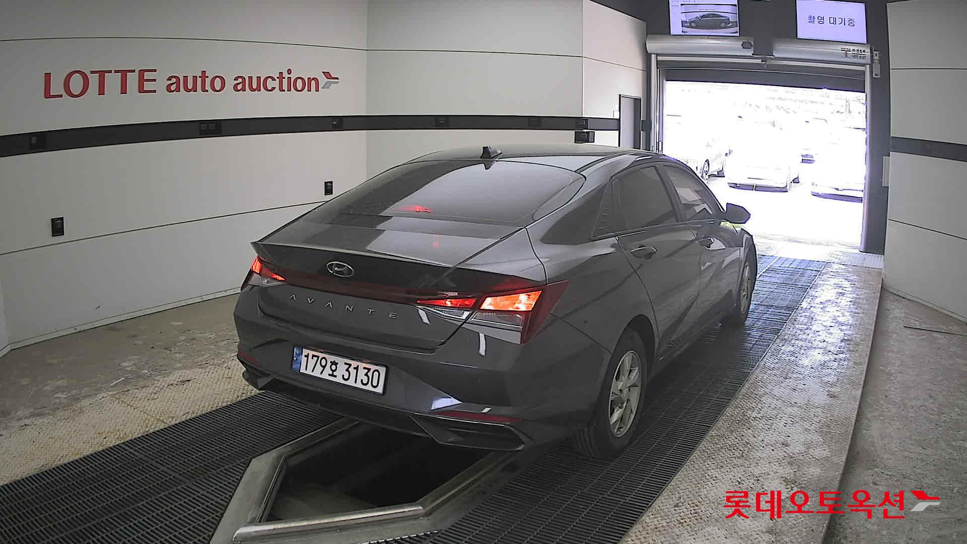 Hyundai Elantra 2022 - Image 18