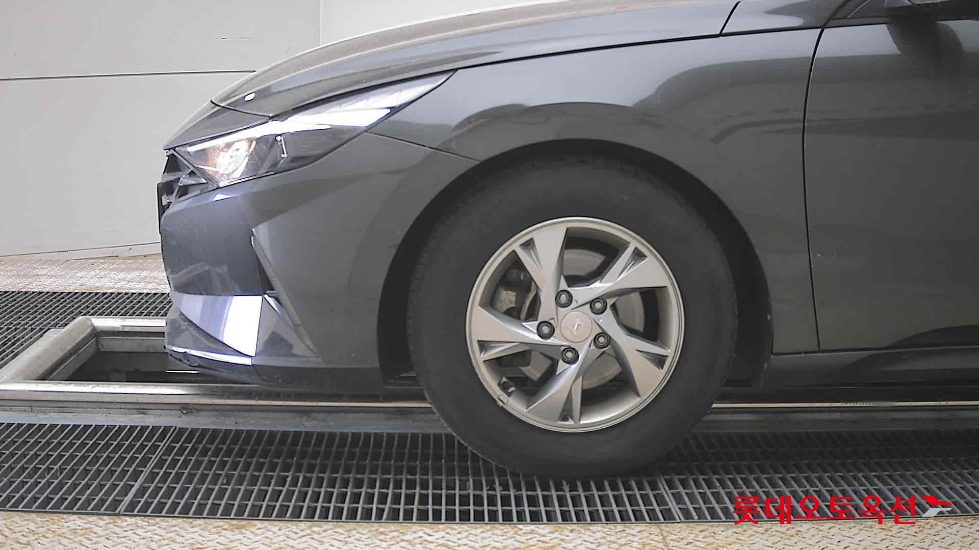 Hyundai Elantra 2022 - Image 25