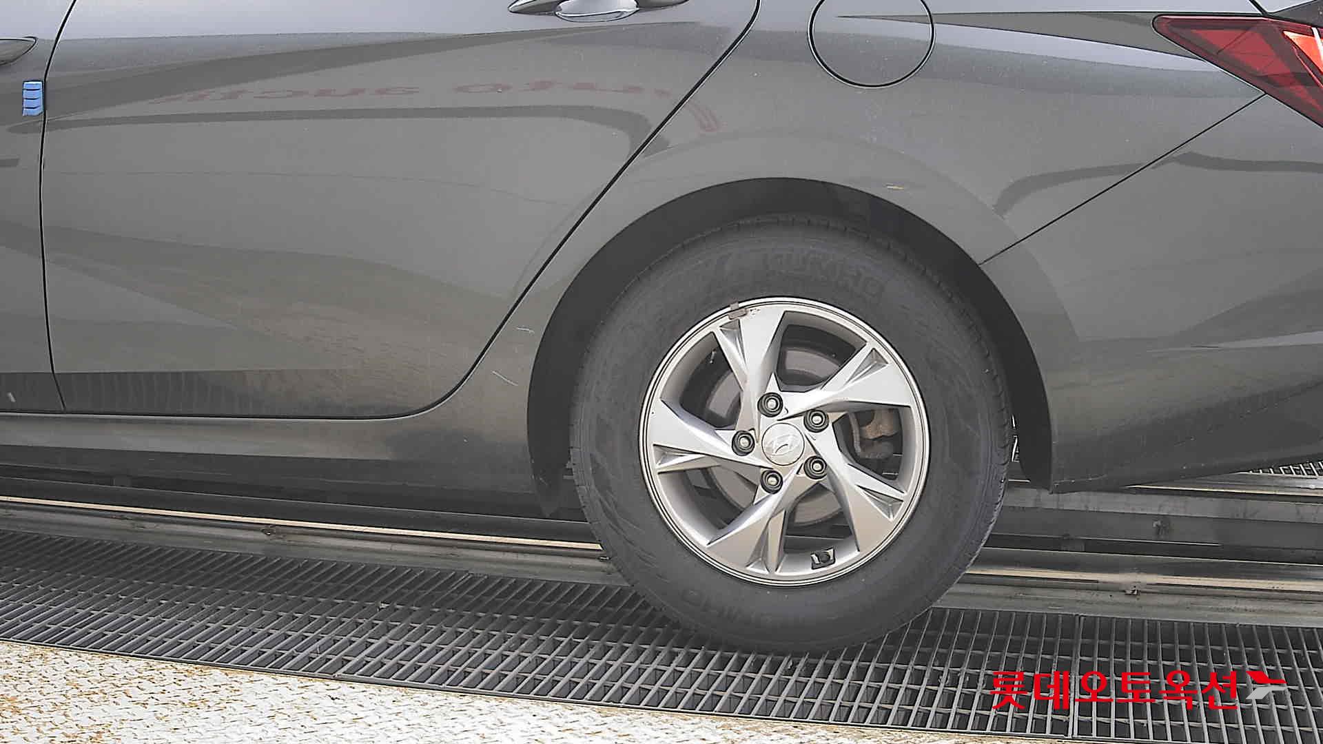 Hyundai Elantra 2022 - Image 26