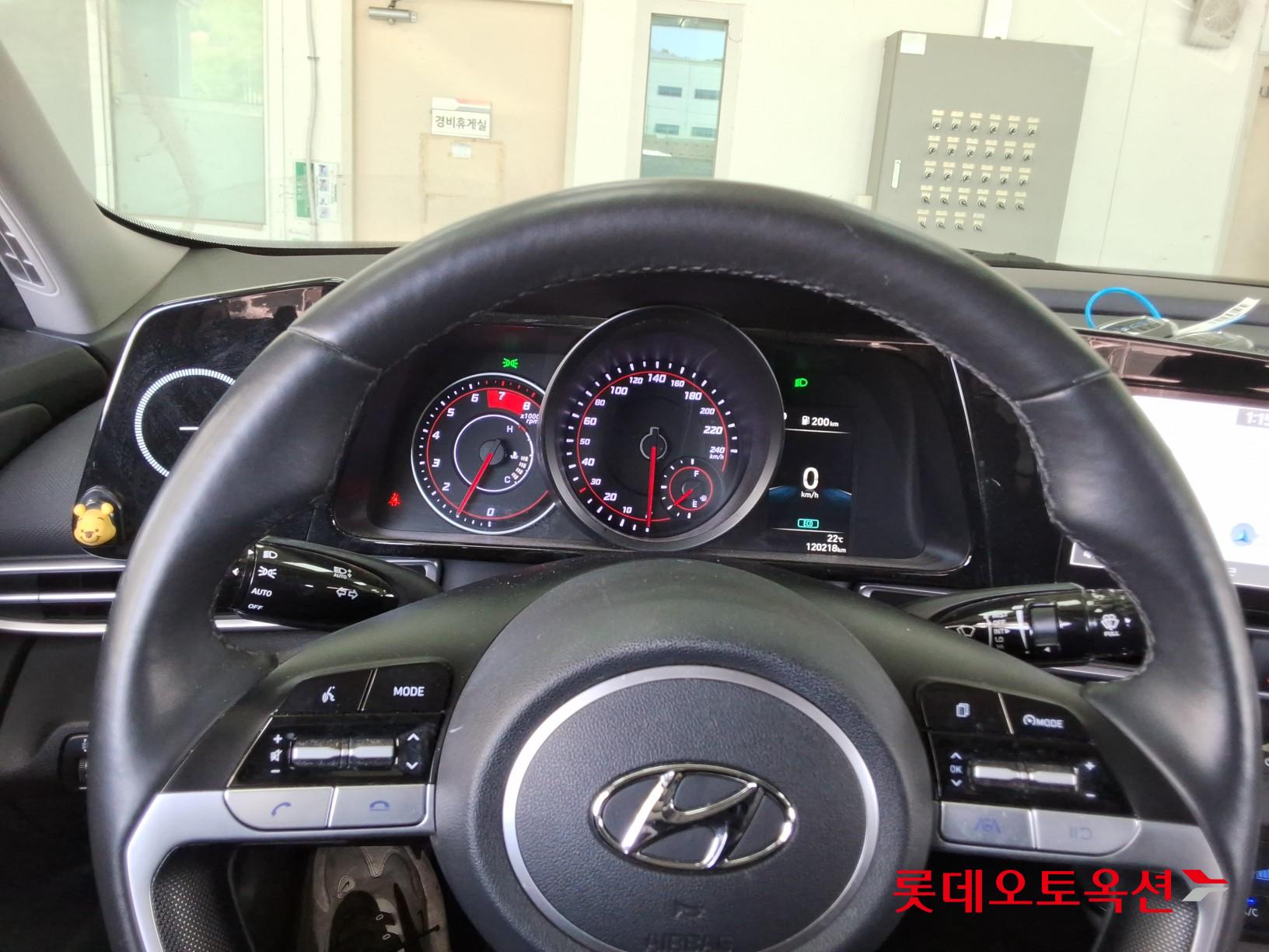 Hyundai Elantra 2022 - Image 30