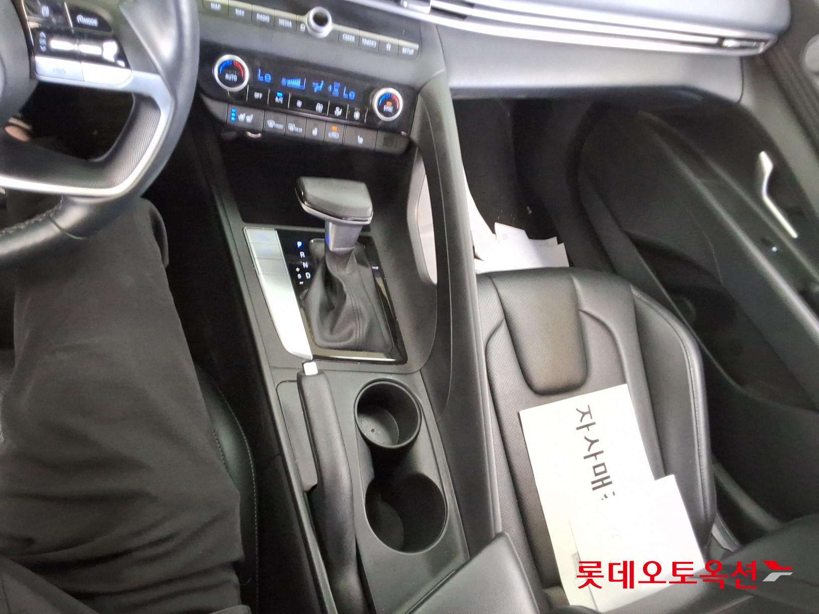 Hyundai Elantra 2022 - Image 34