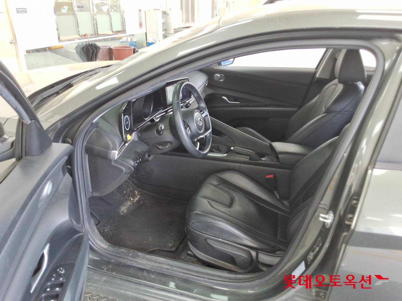 Hyundai Elantra 2022 - Image 36
