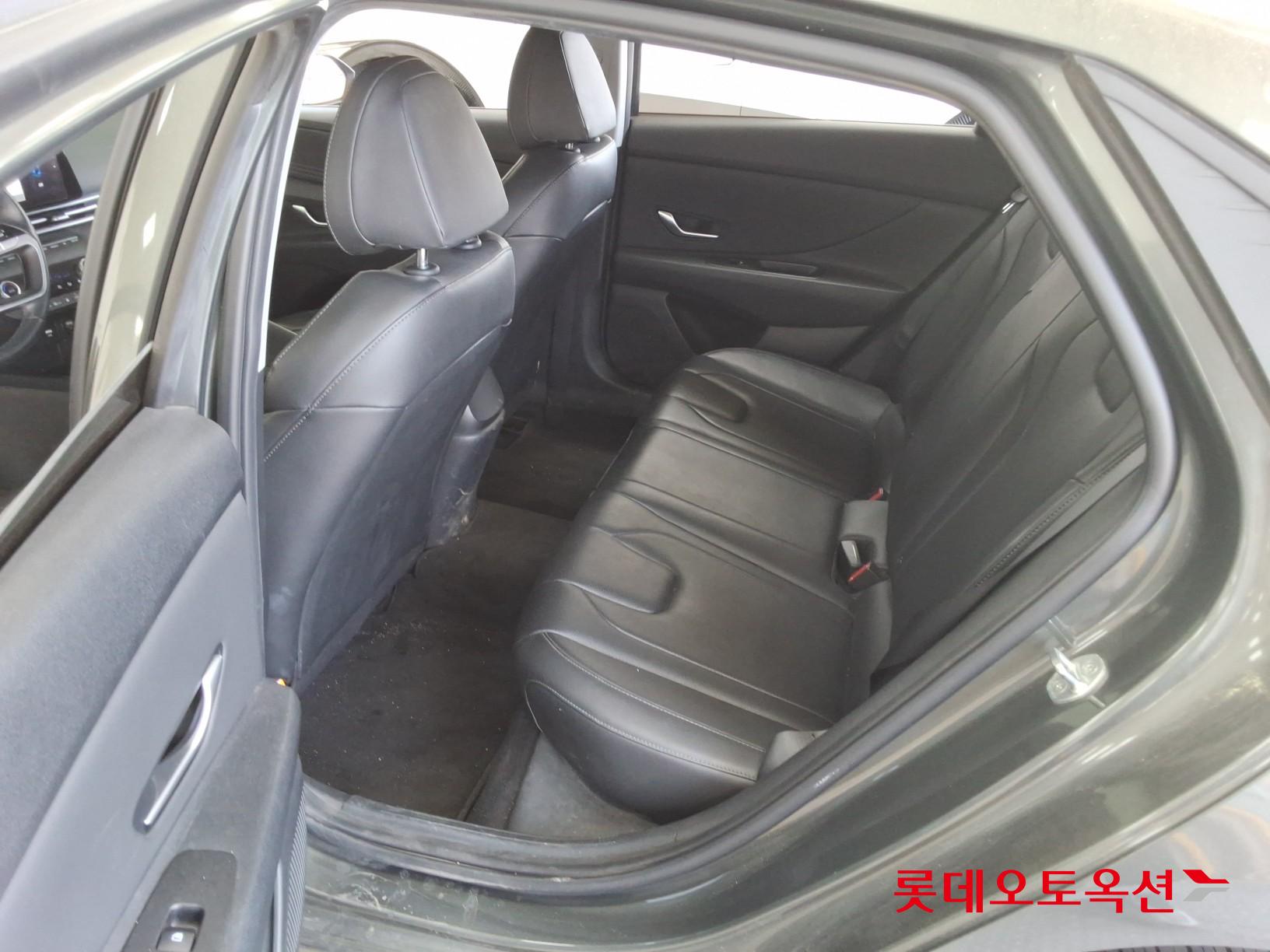 Hyundai Elantra 2022 - Image 38