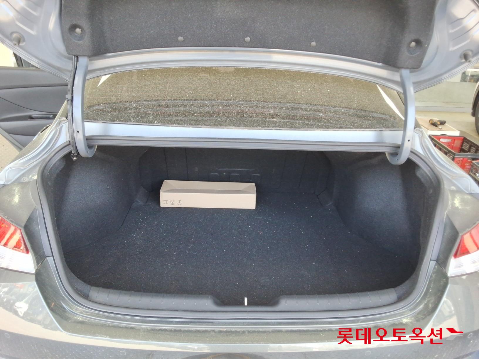 Hyundai Elantra 2022 - Image 9