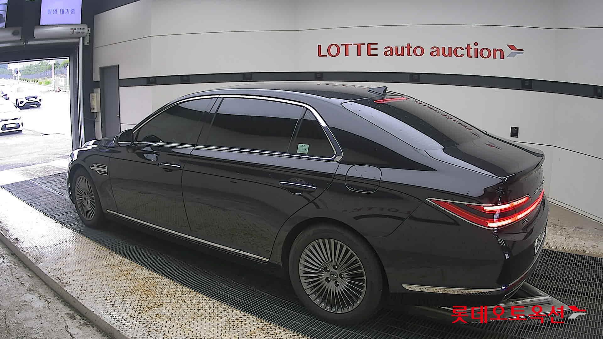 2021 - genesis g90