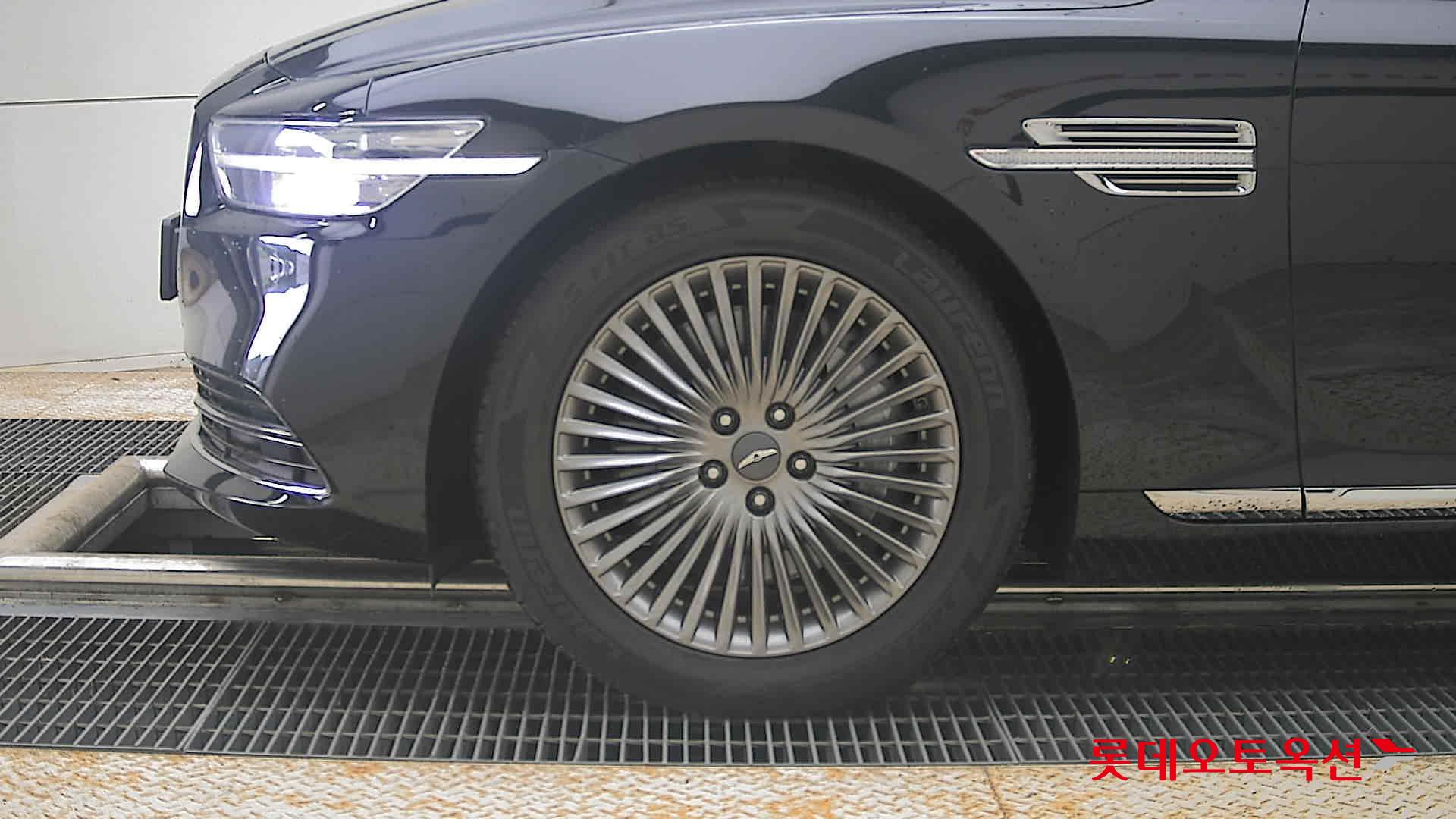 2021 - genesis g90