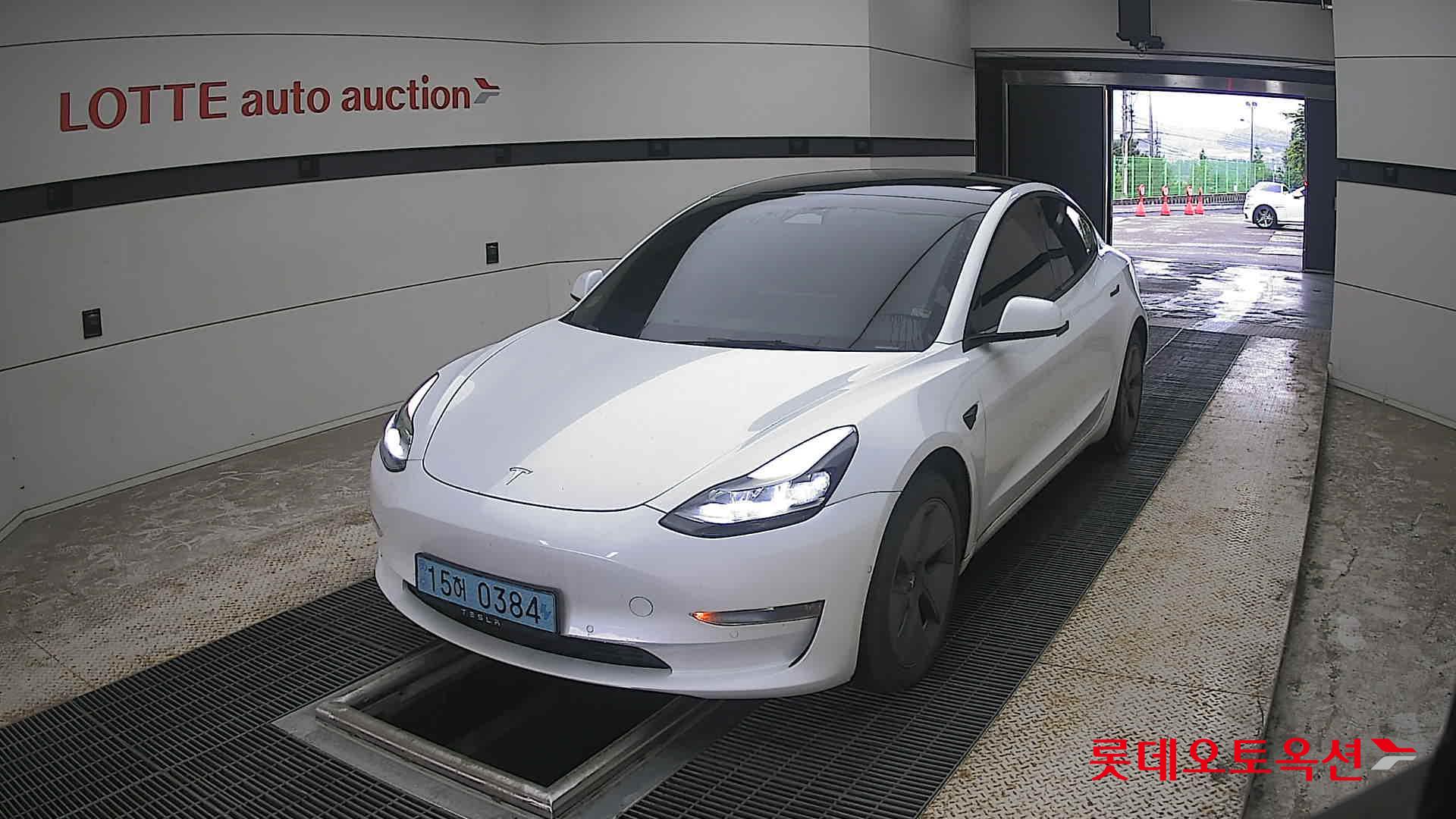 2022 - tesla model 3