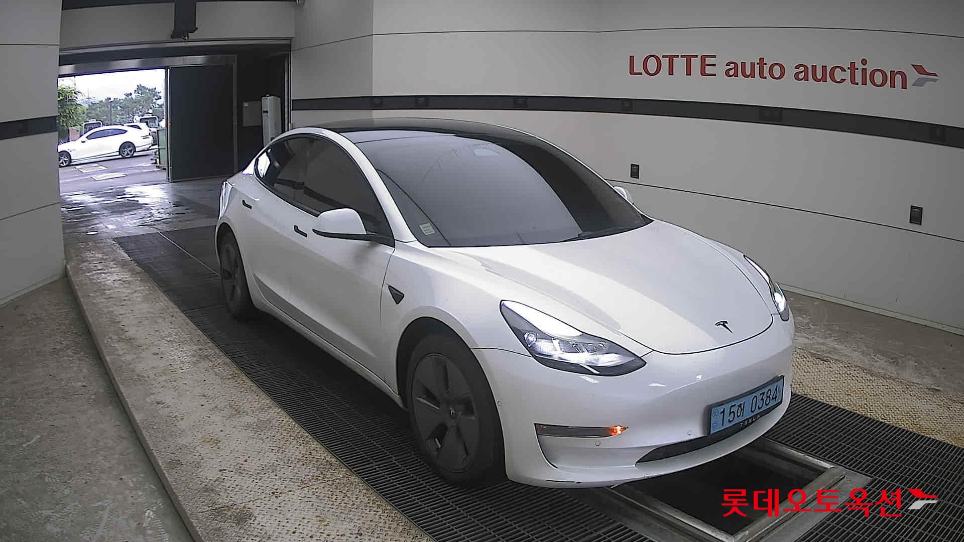 2022 - tesla model 3