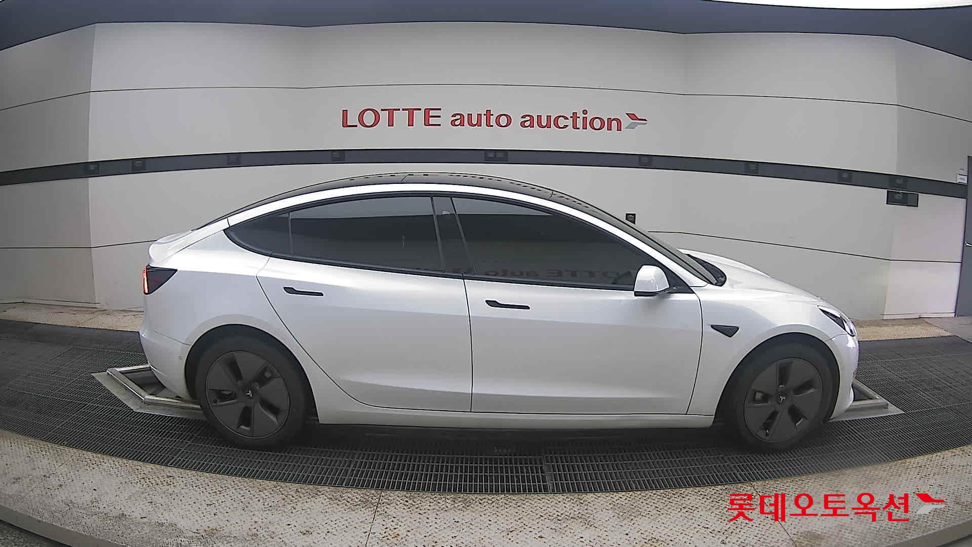 2022 - tesla model 3